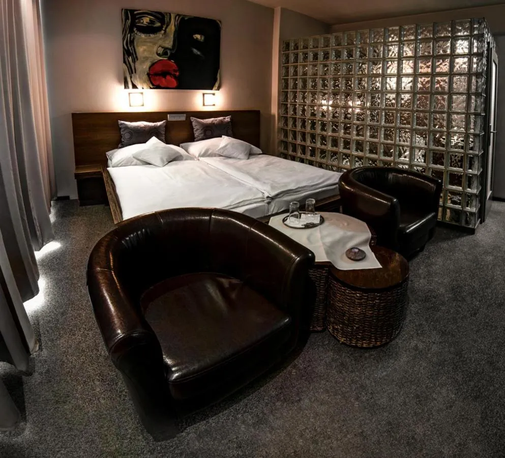 Photo of the whole room, Bed in Pension Horse Inn