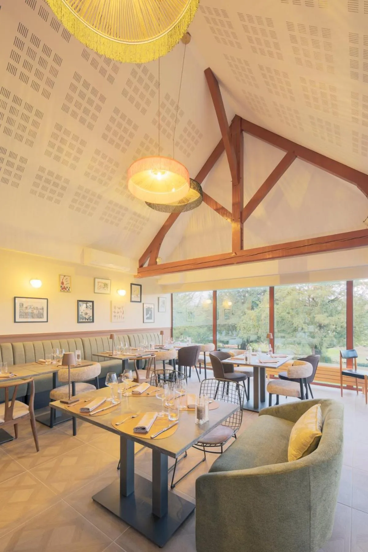 Restaurant/places to eat in Logis Hostellerie la Chaumière