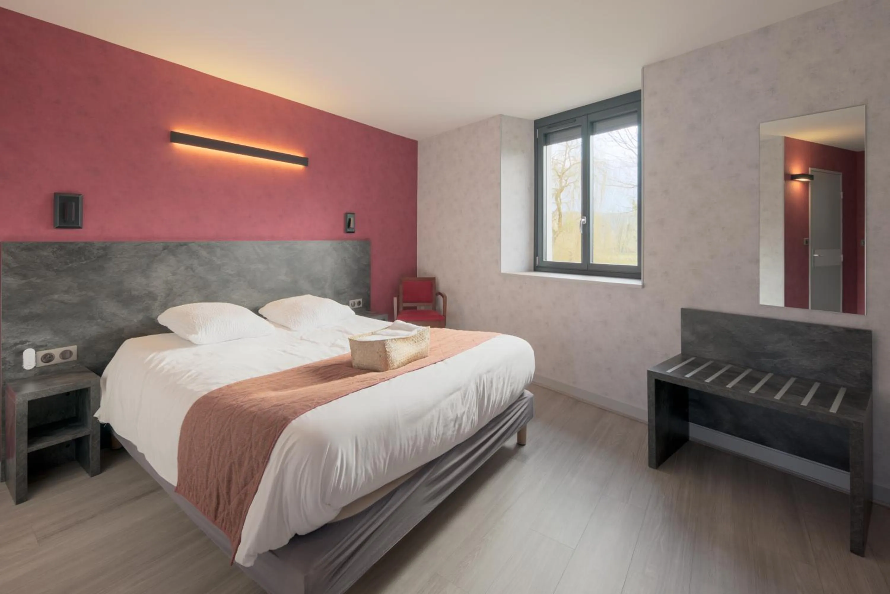 Photo of the whole room, Bed in Logis Hostellerie la Chaumière