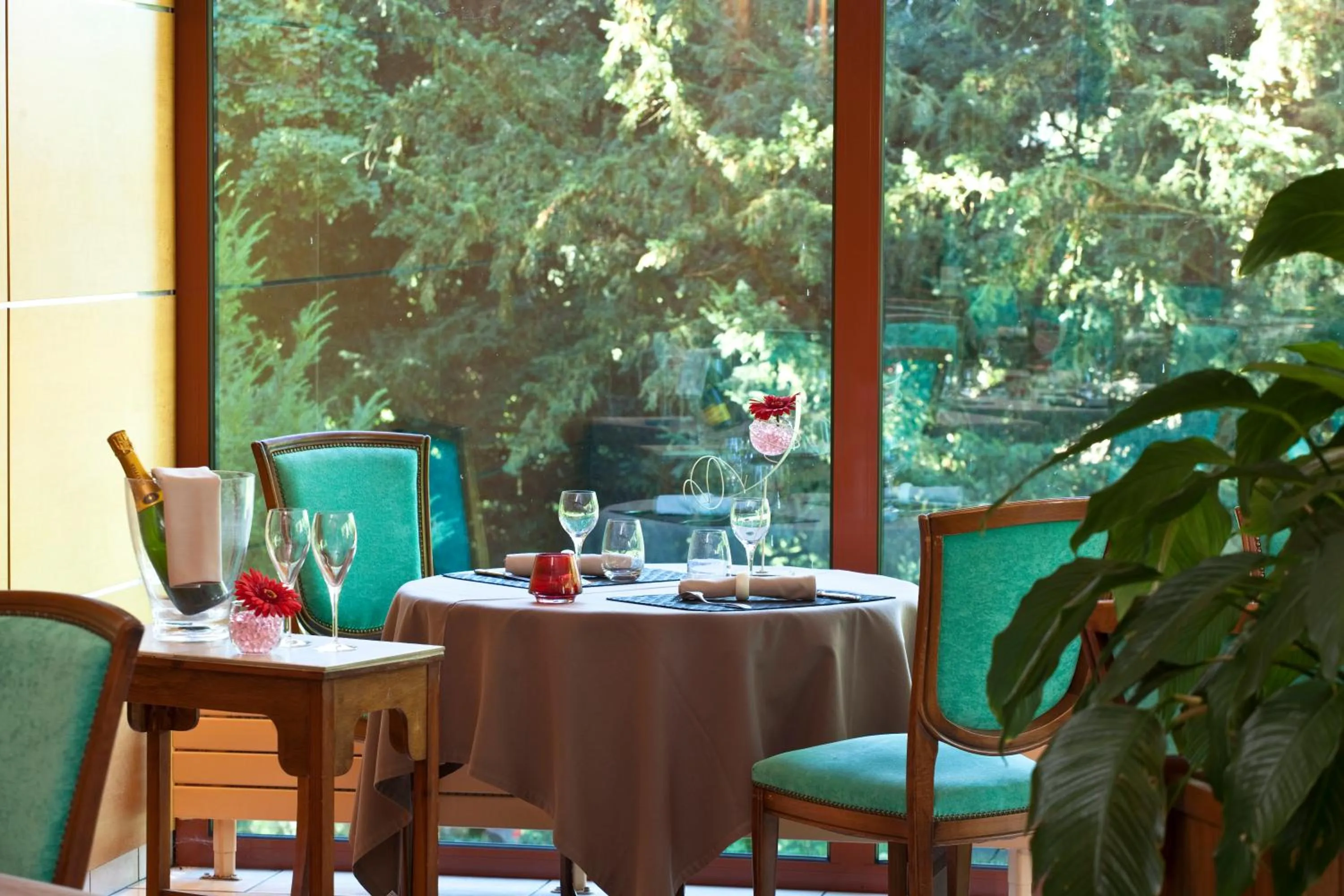 Restaurant/places to eat in Logis Hostellerie la Chaumière