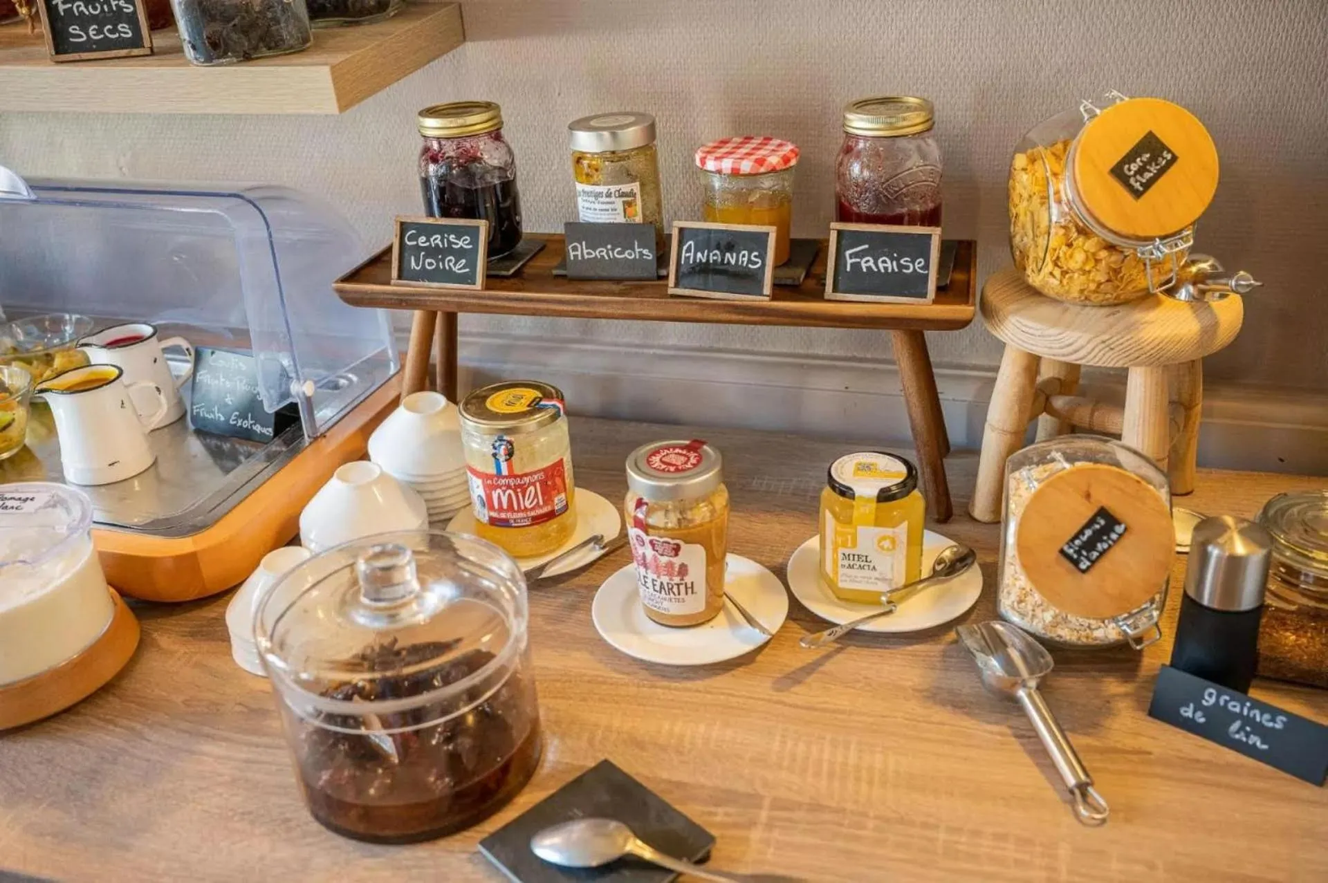 Breakfast in Logis Hostellerie la Chaumière