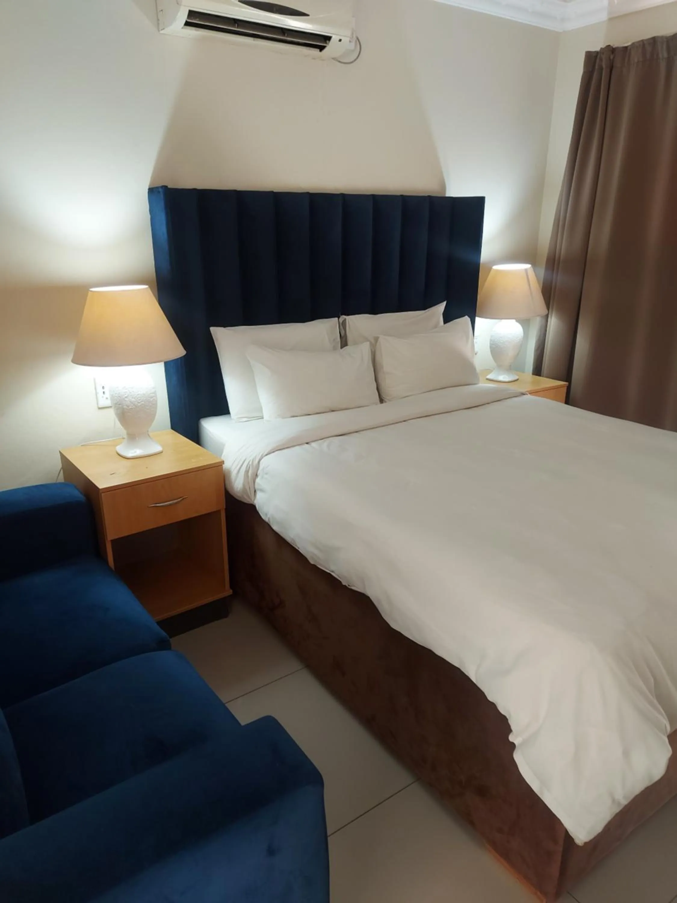 Bed in Purple Olive Guest House