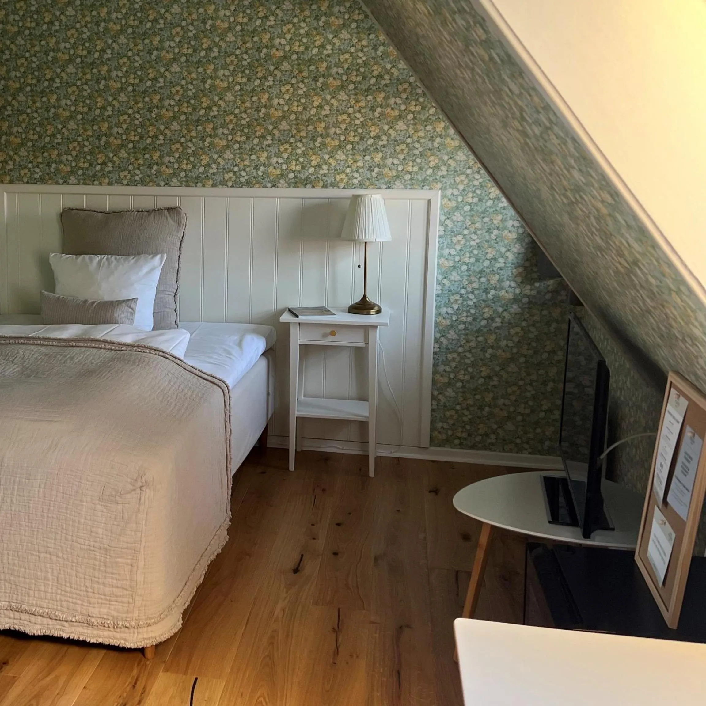 Property building, Bed in Hotel Strandly Skagen
