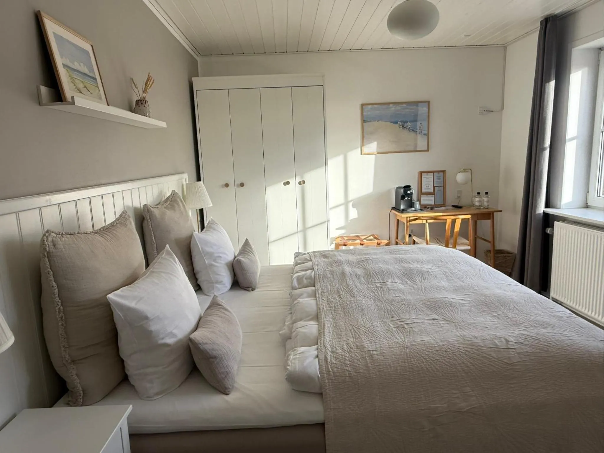 Property building, Bed in Hotel Strandly Skagen