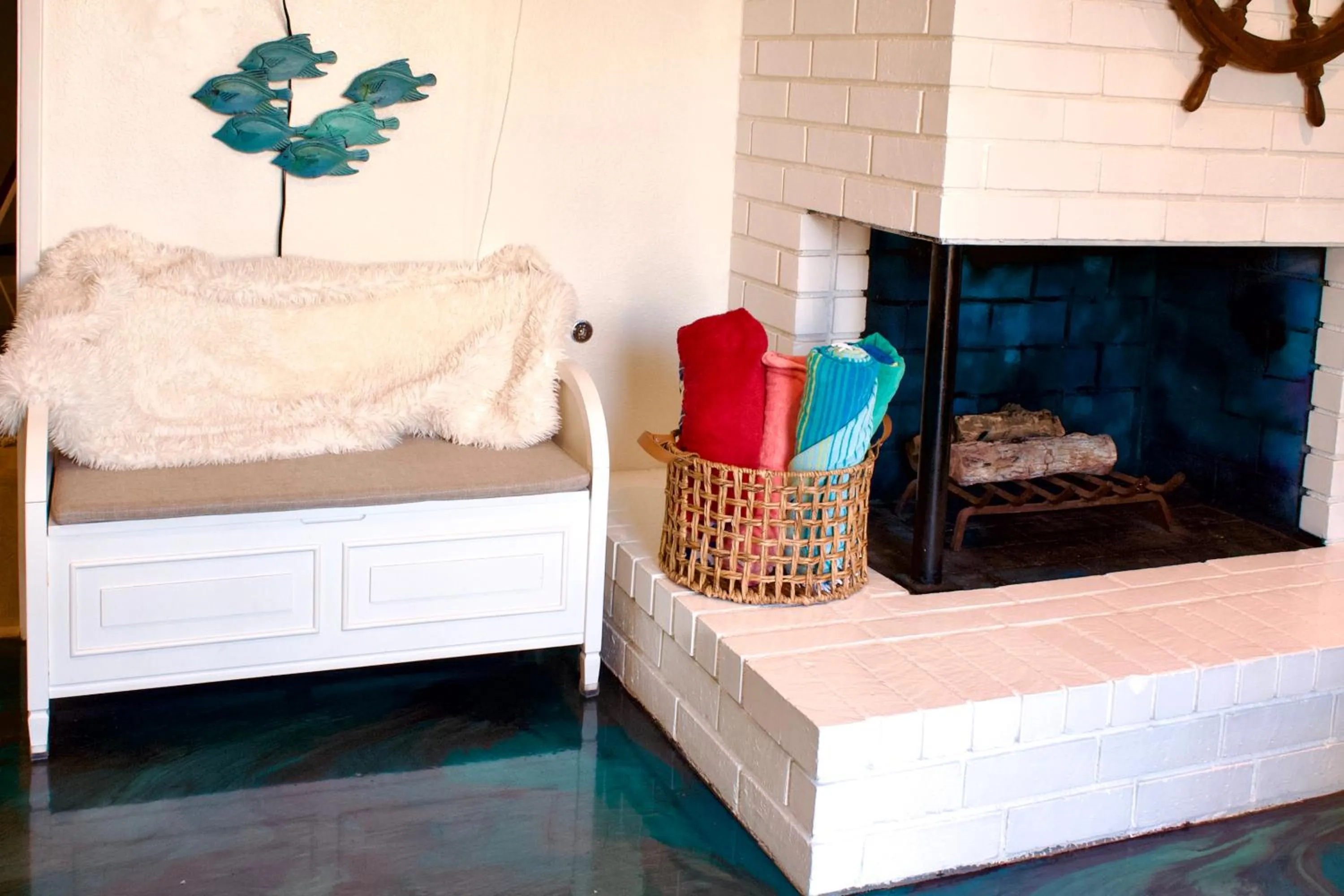 fireplace, Bed in Sweet Beach Duplex