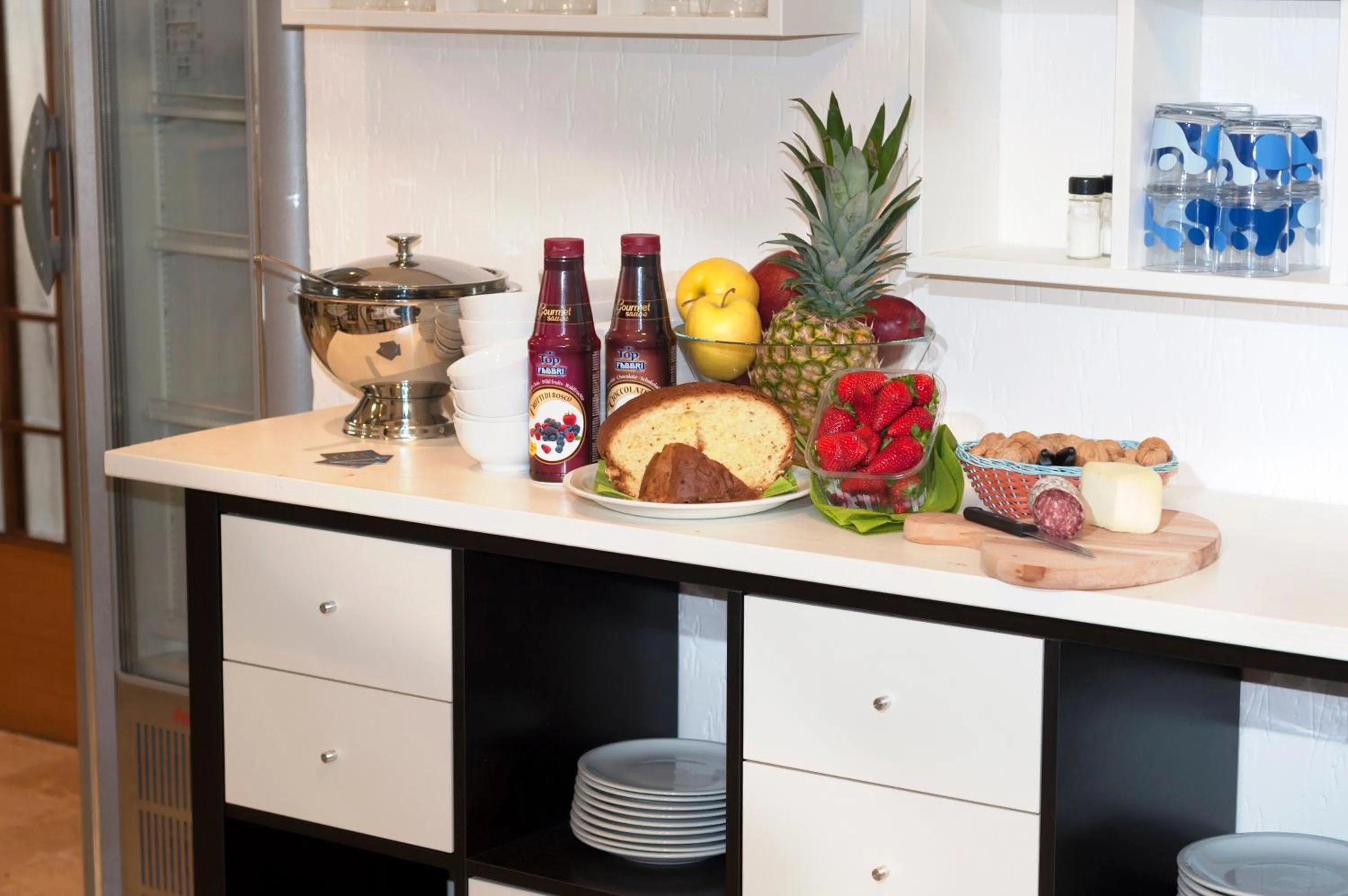 Restaurant/places to eat in Hotel Ave