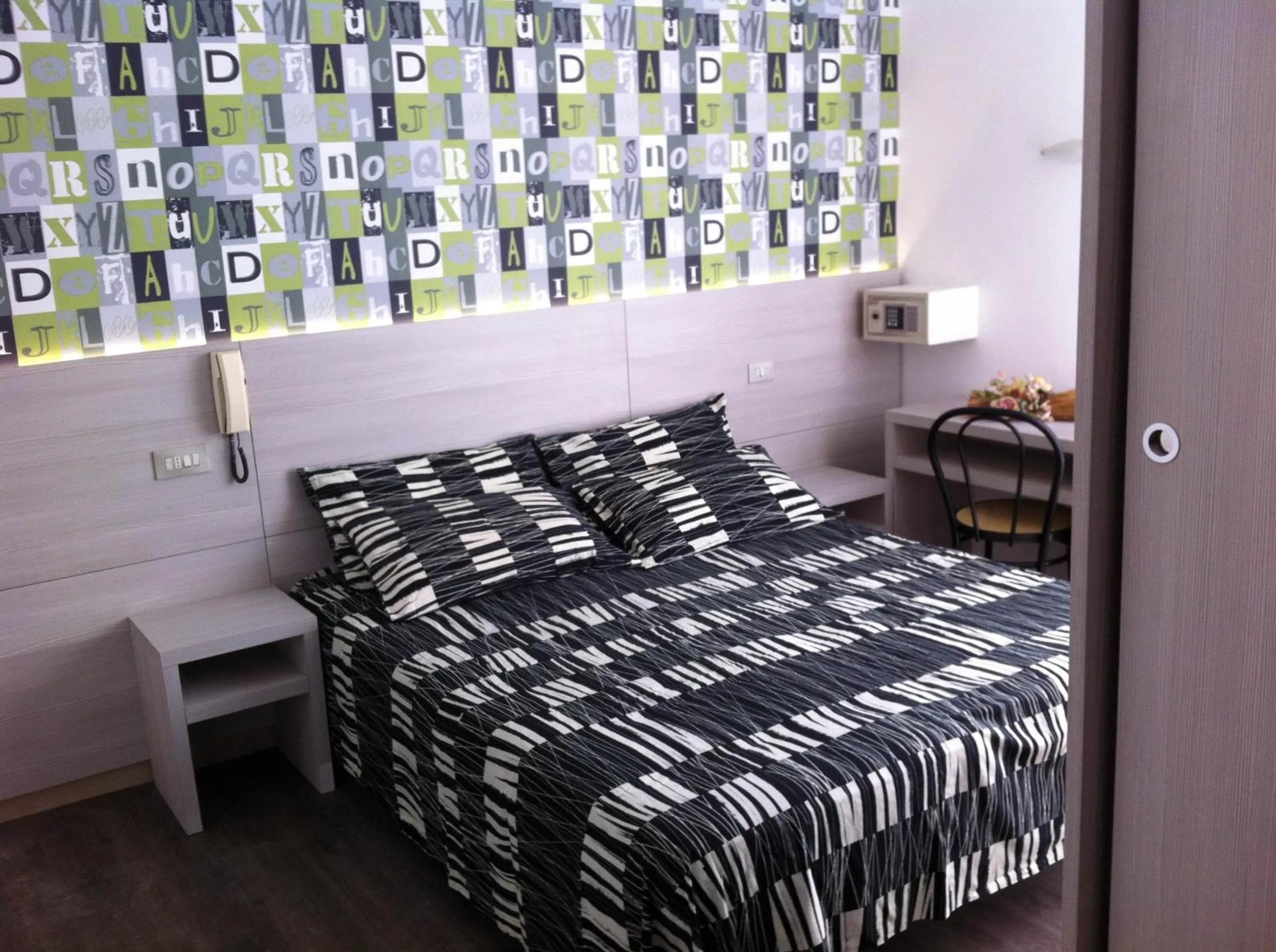 Restaurant/places to eat in Hotel Ave