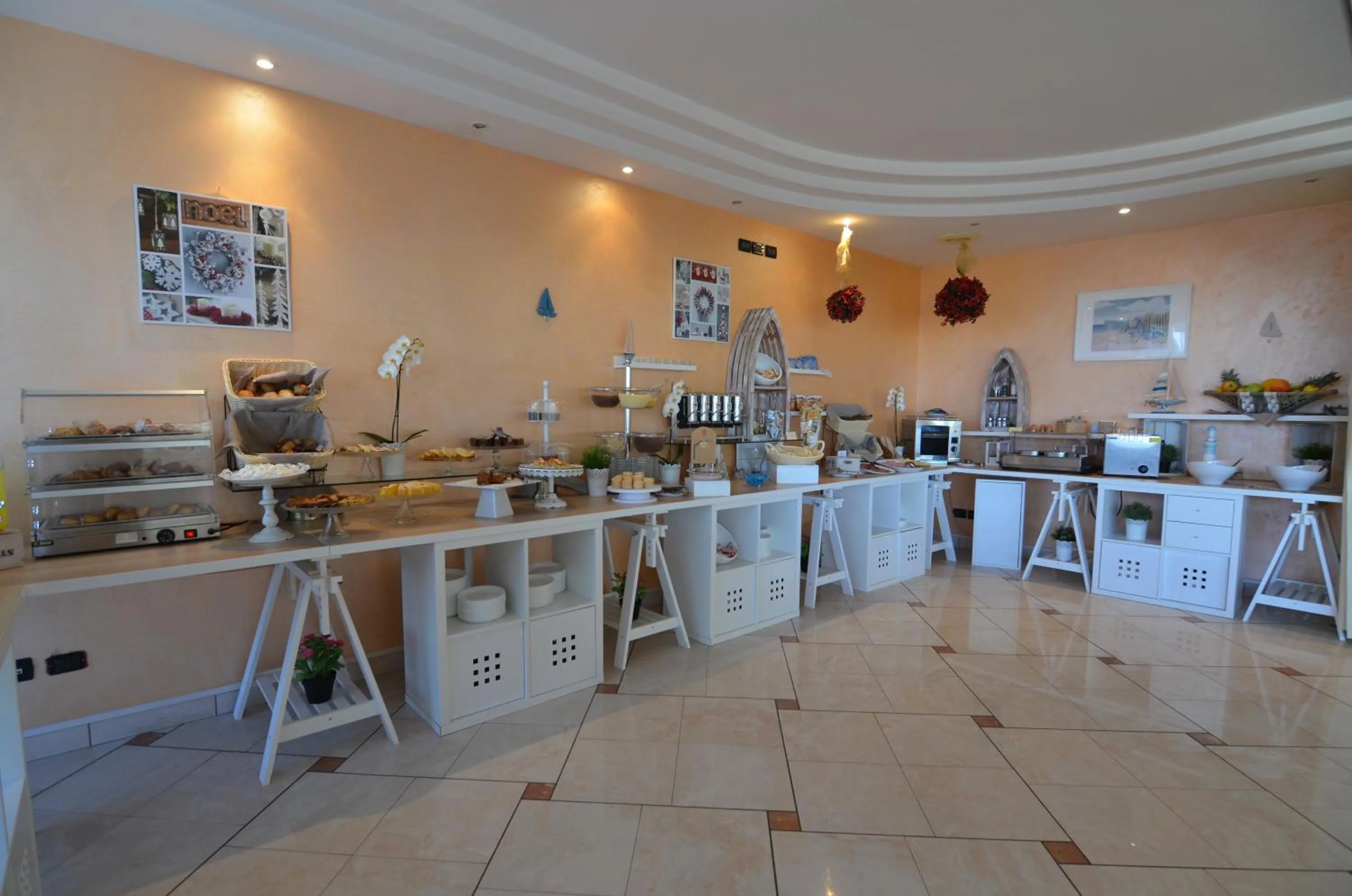 Buffet breakfast in Hotel Londra