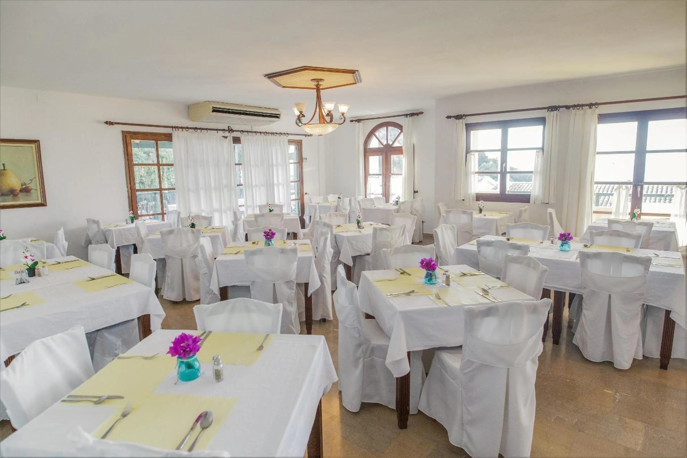 Restaurant/places to eat in Corfu Aquamarine Hotel