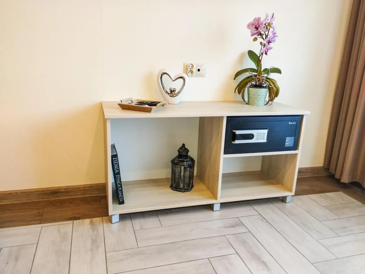 safe in Willa STRITZKI