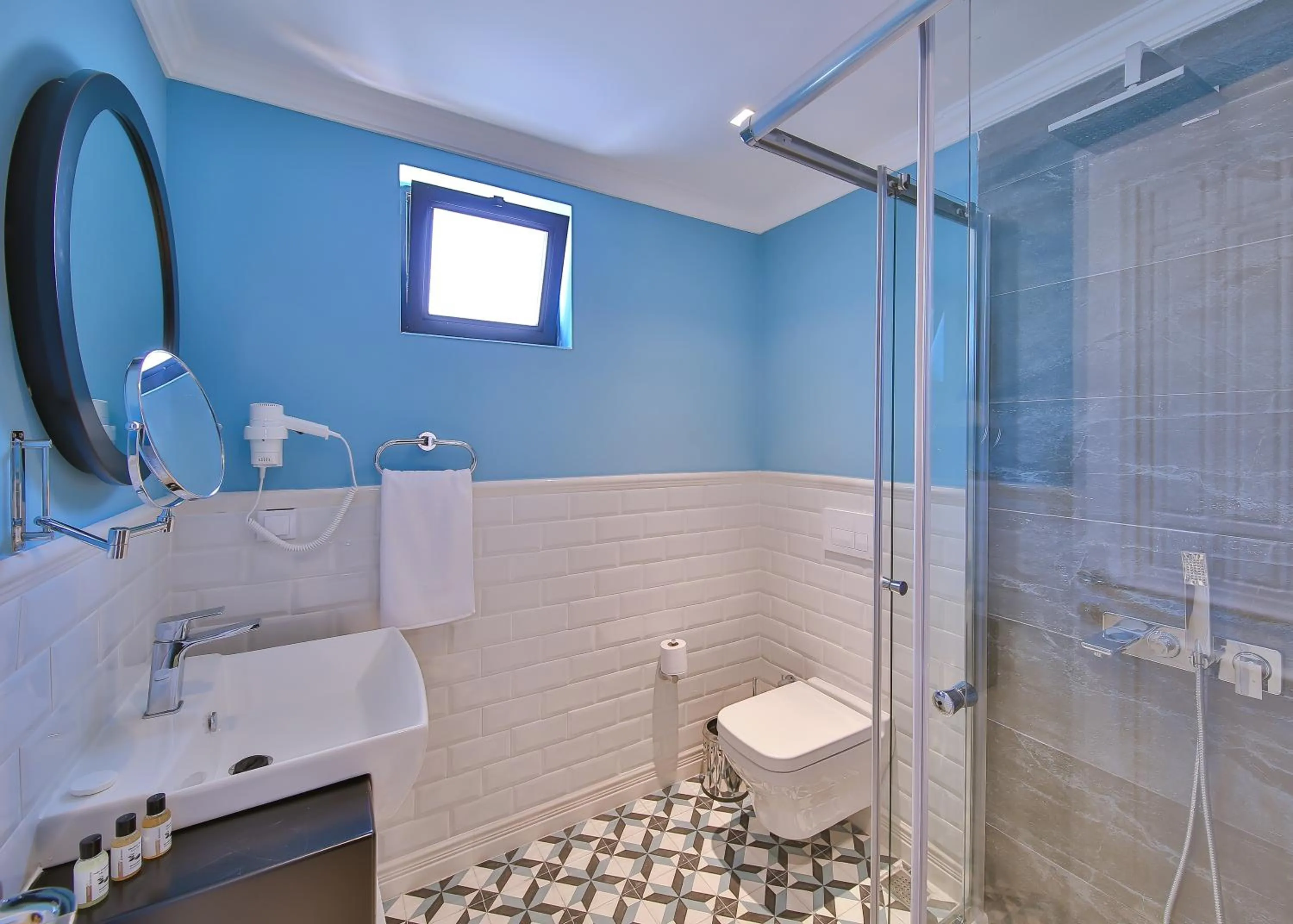 Bathroom in Lale Hotel