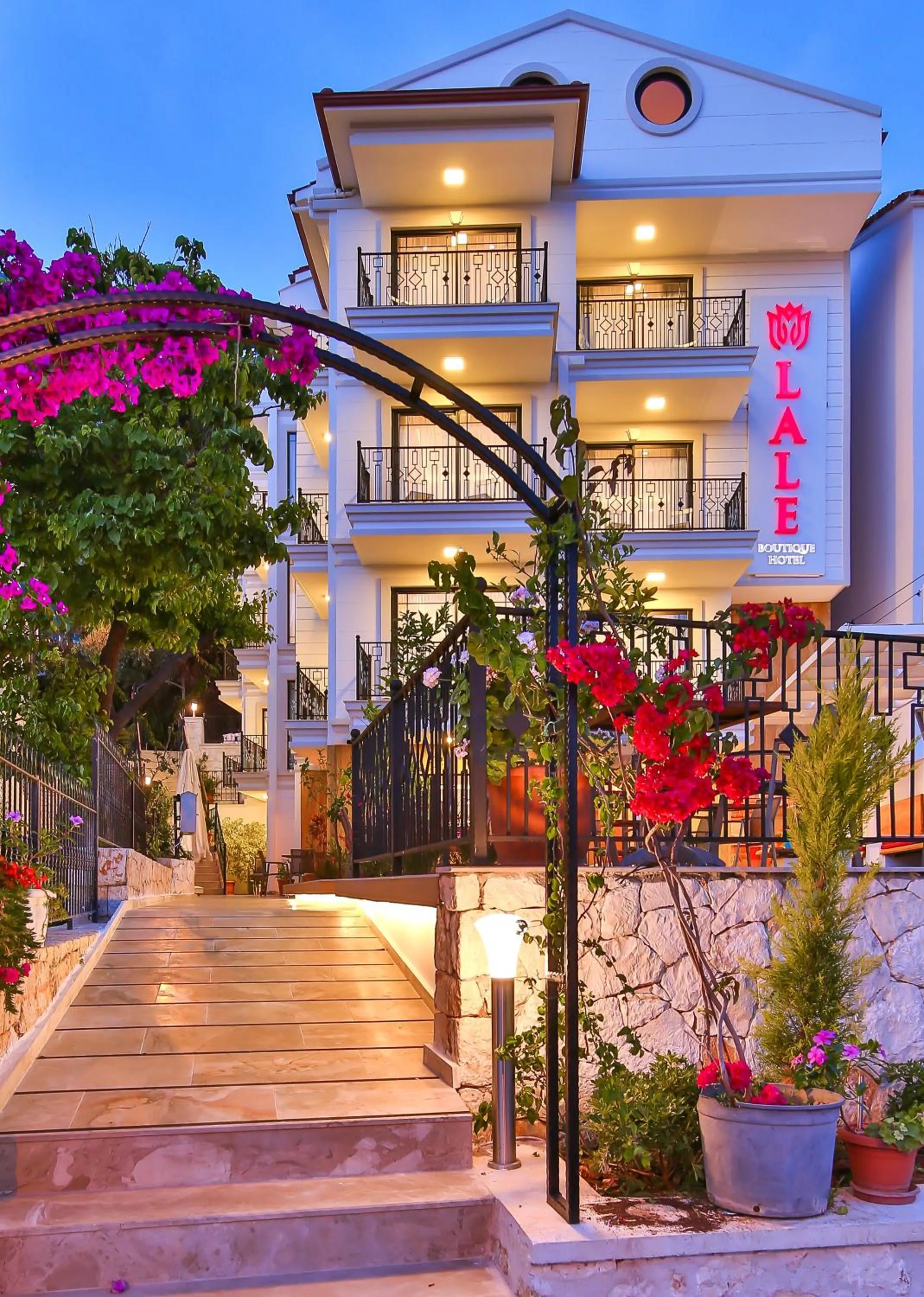 Facade/entrance in Lale Hotel