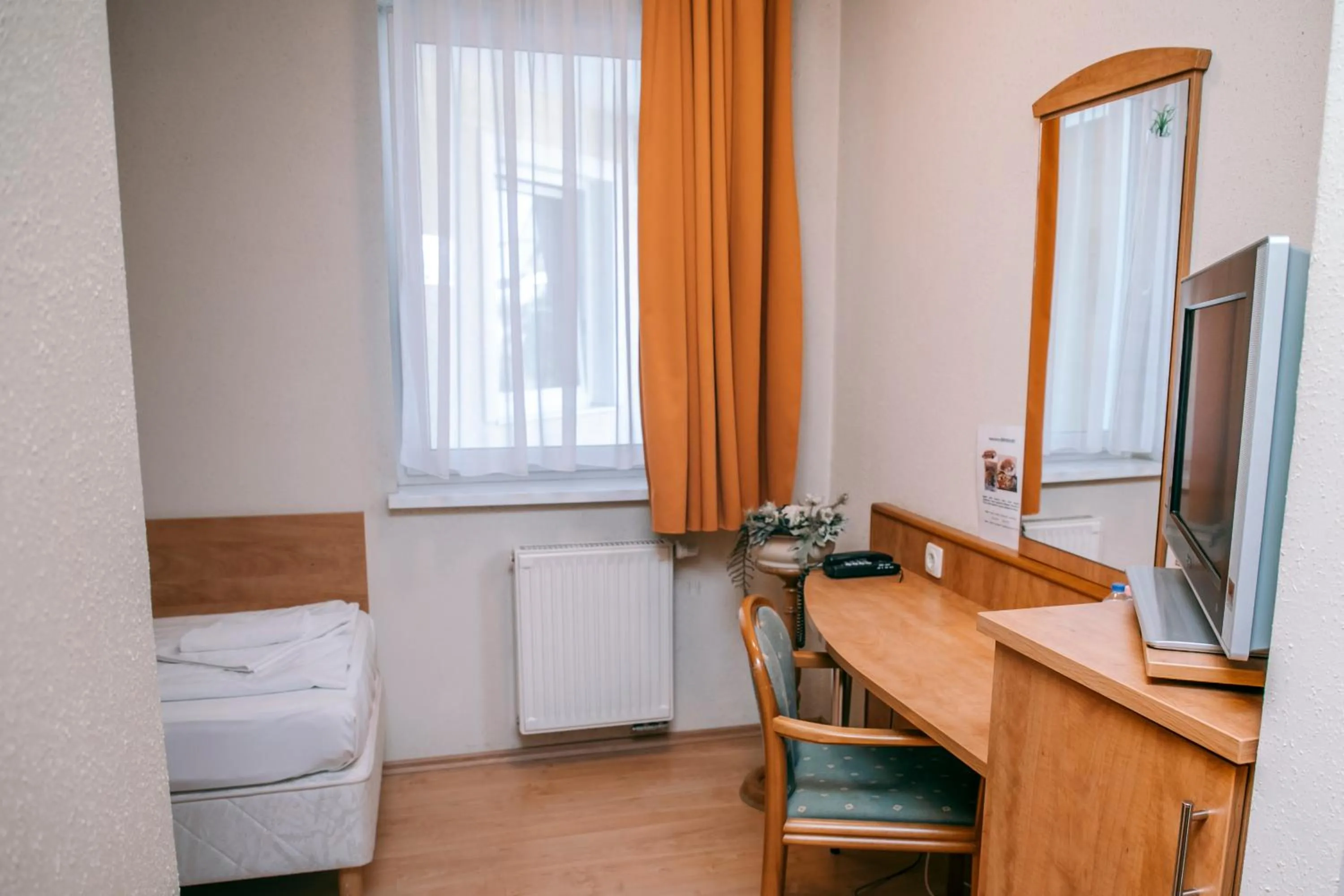 Photo of the whole room, Bed in Aqua Therm Hotel