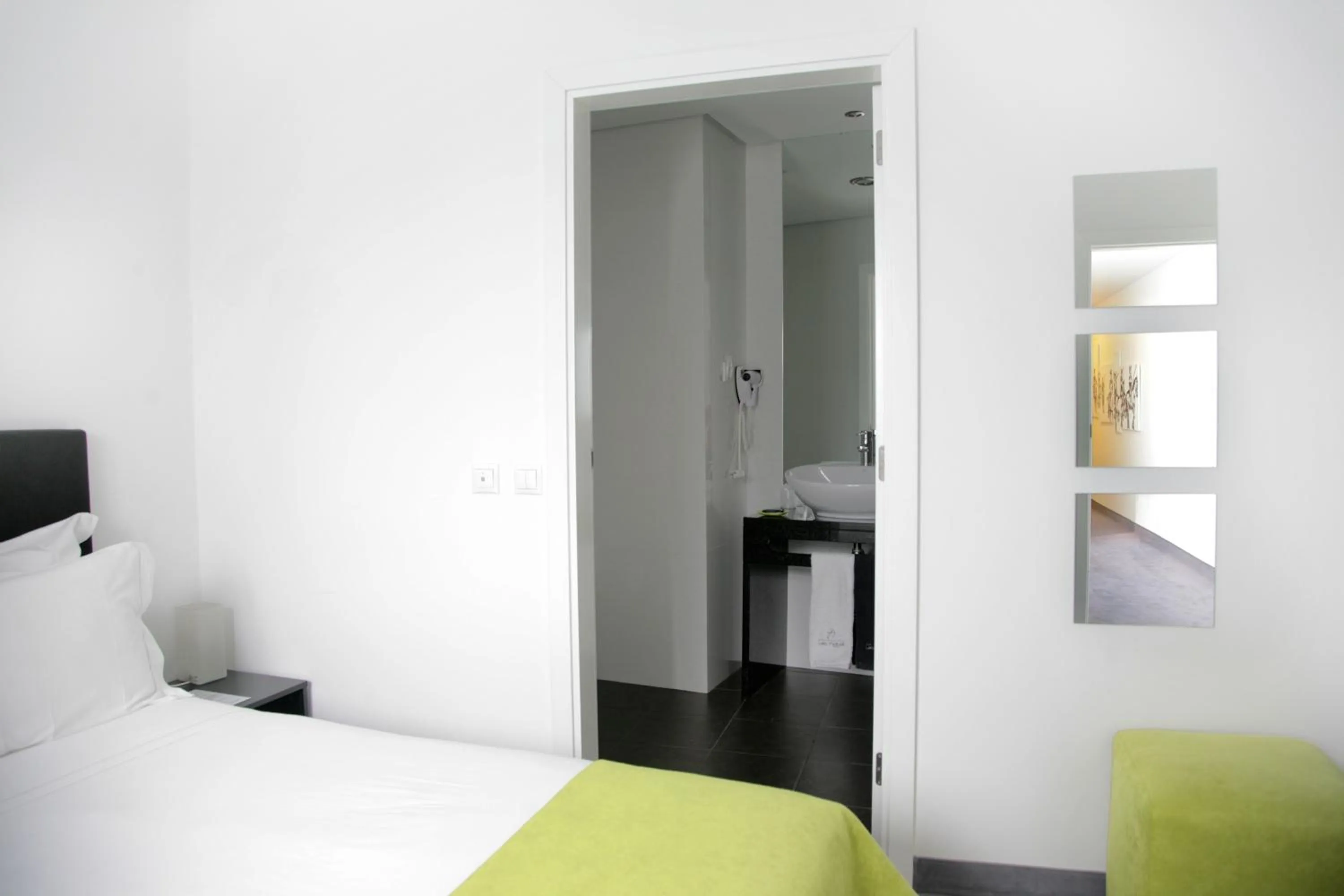 Bedroom, Bed in Benavente Vila Hotel