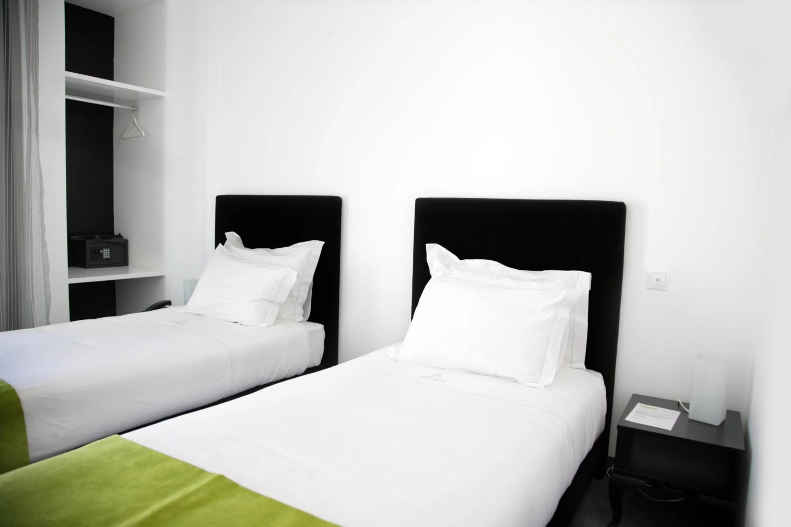 Bedroom, Bed in Benavente Vila Hotel