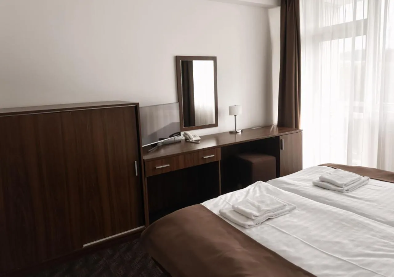 wardrobe, Bed in Hotel Magnólia