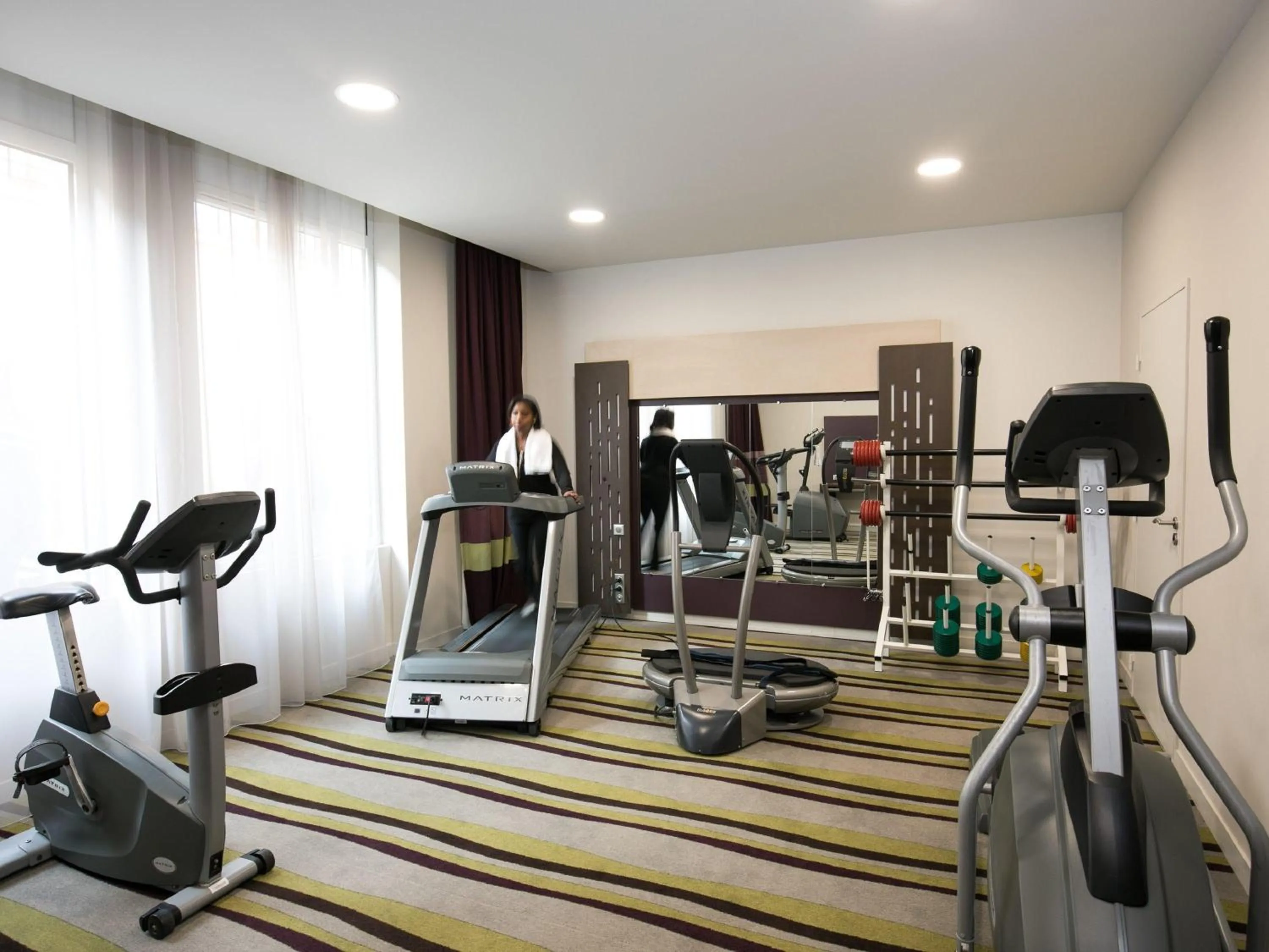Fitness centre/facilities in Mercure Chartres Centre Cathedrale