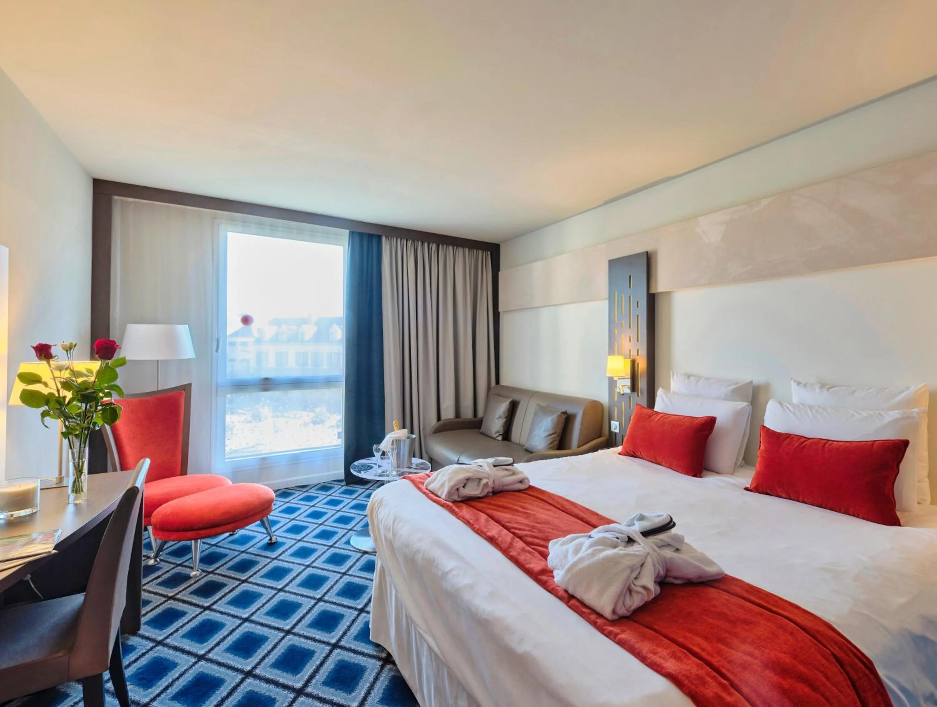 Photo of the whole room, Bed in Mercure Chartres Centre Cathedrale