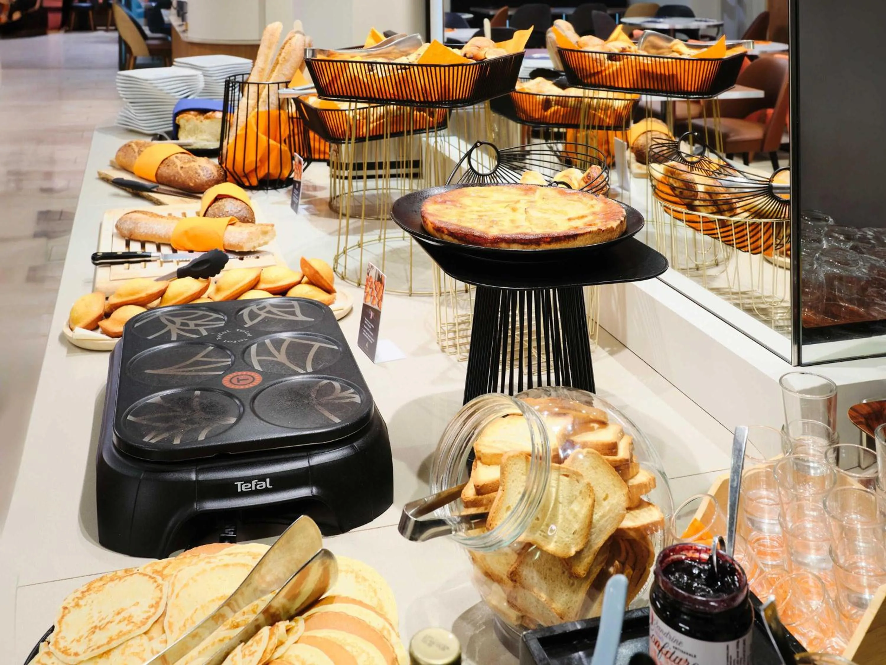 Breakfast in Mercure Chartres Centre Cathedrale