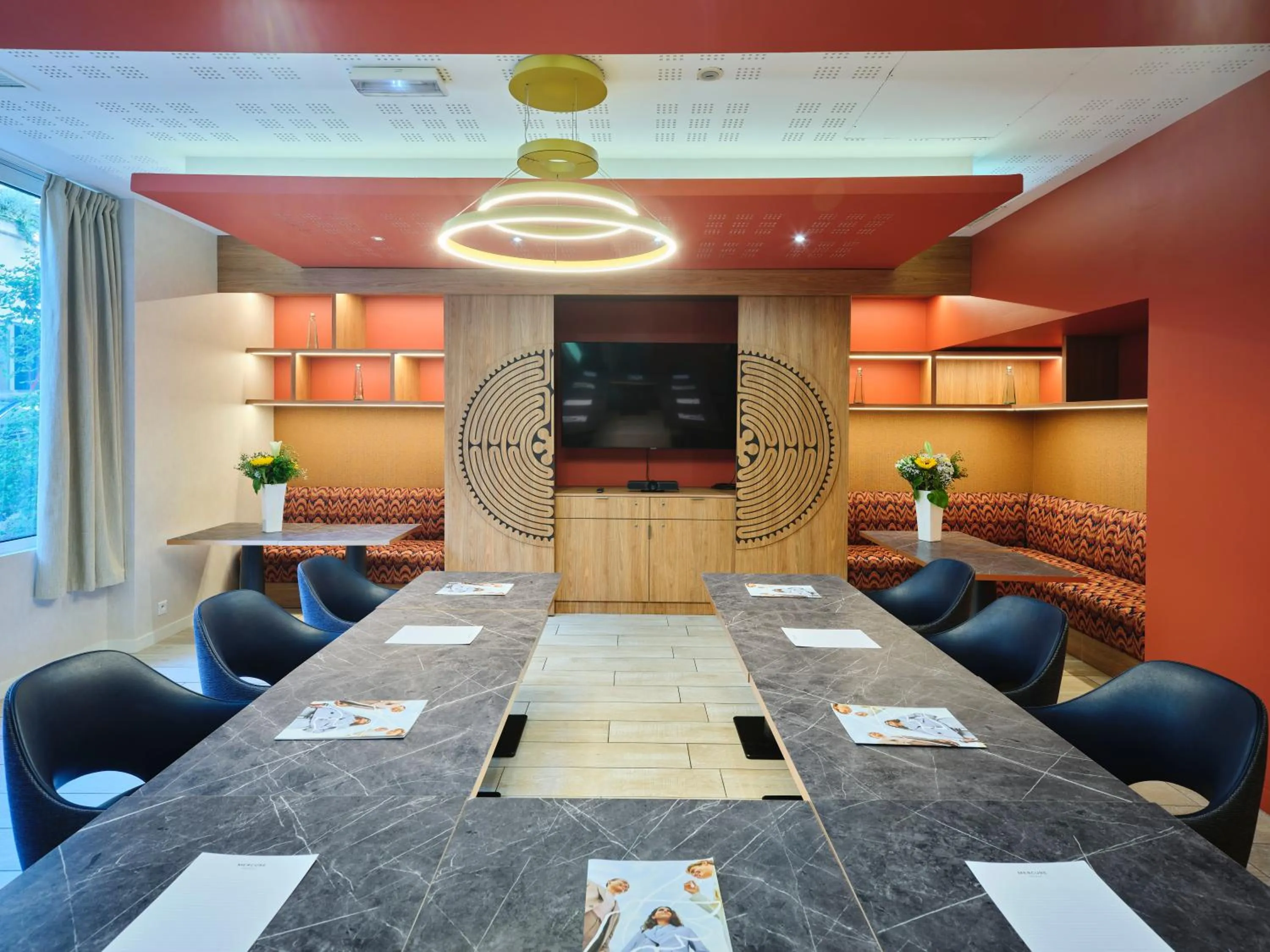 Meeting/conference room in Mercure Chartres Centre Cathedrale