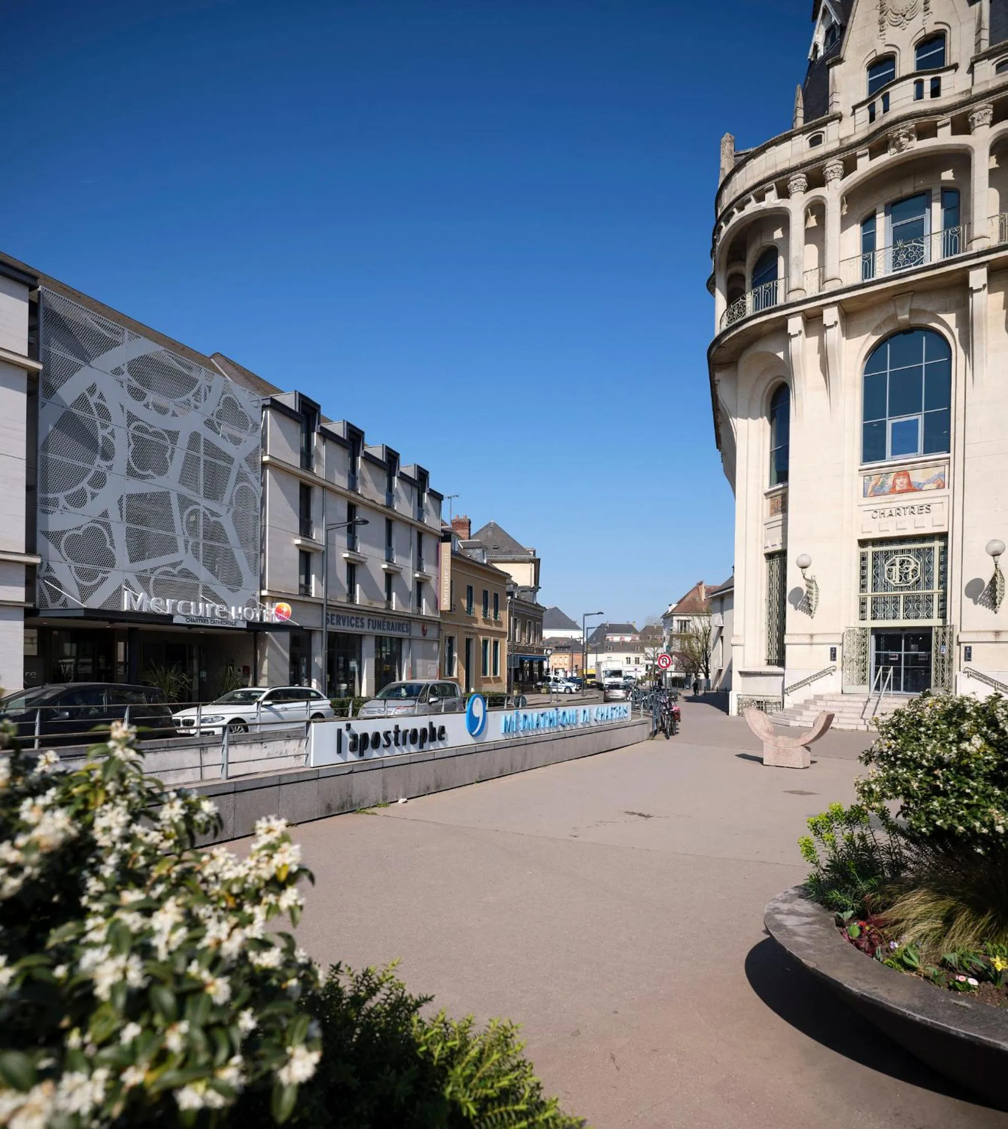 Property building in Mercure Chartres Centre Cathedrale
