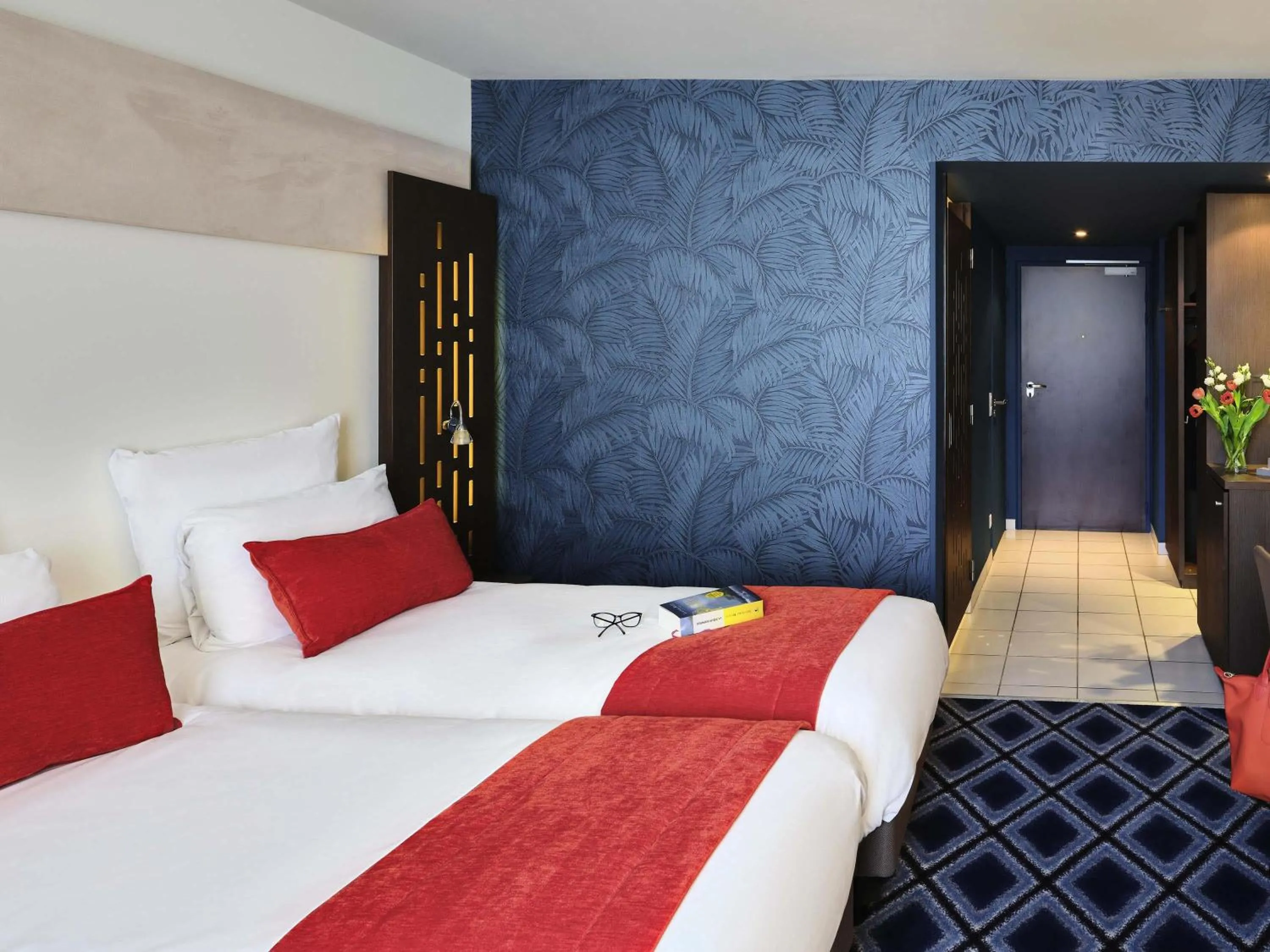 Bed in Mercure Chartres Centre Cathedrale