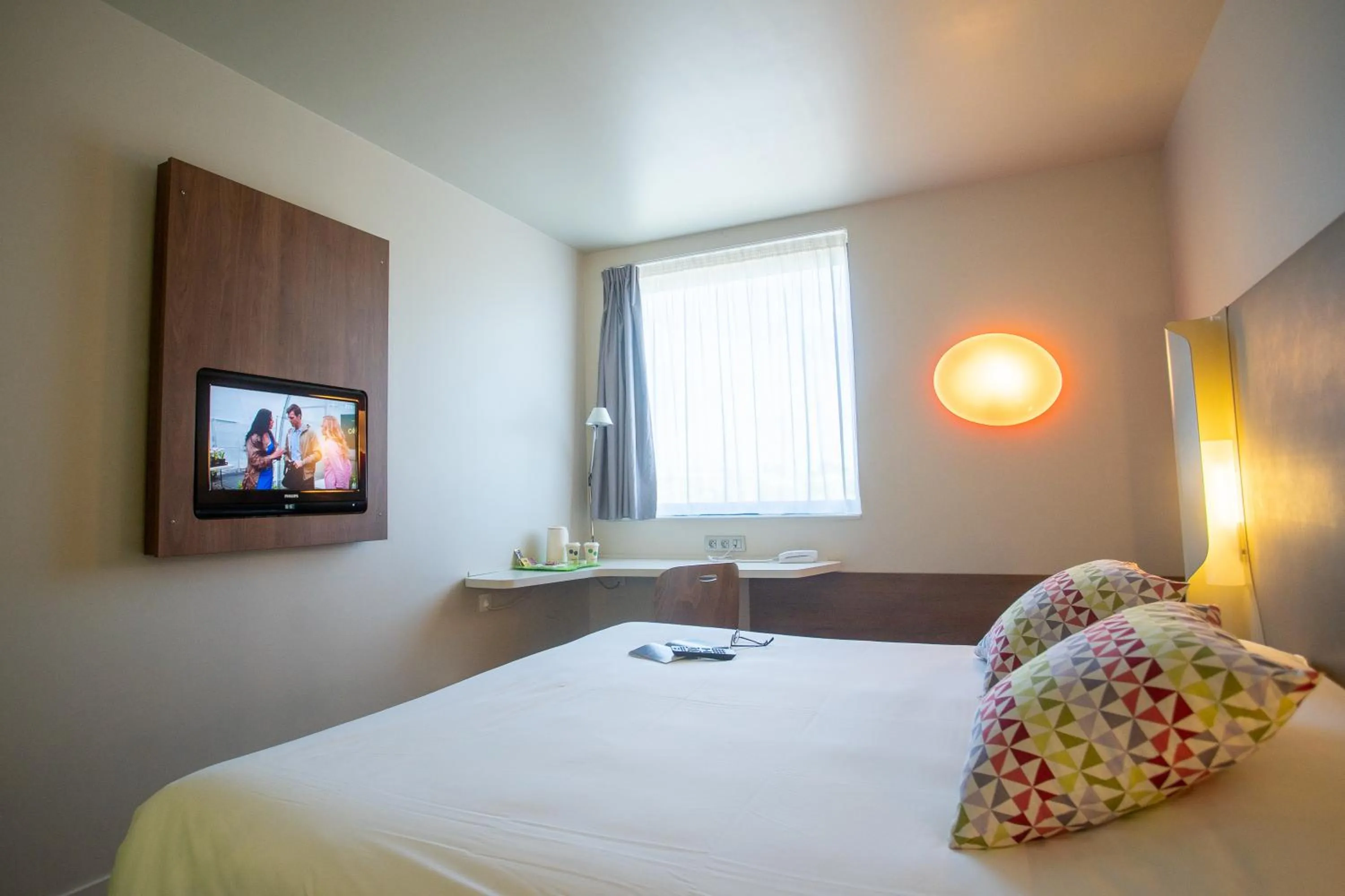 Standard Queen Room with Three Single Beds in Campanile Carcassonne Est - La Cité