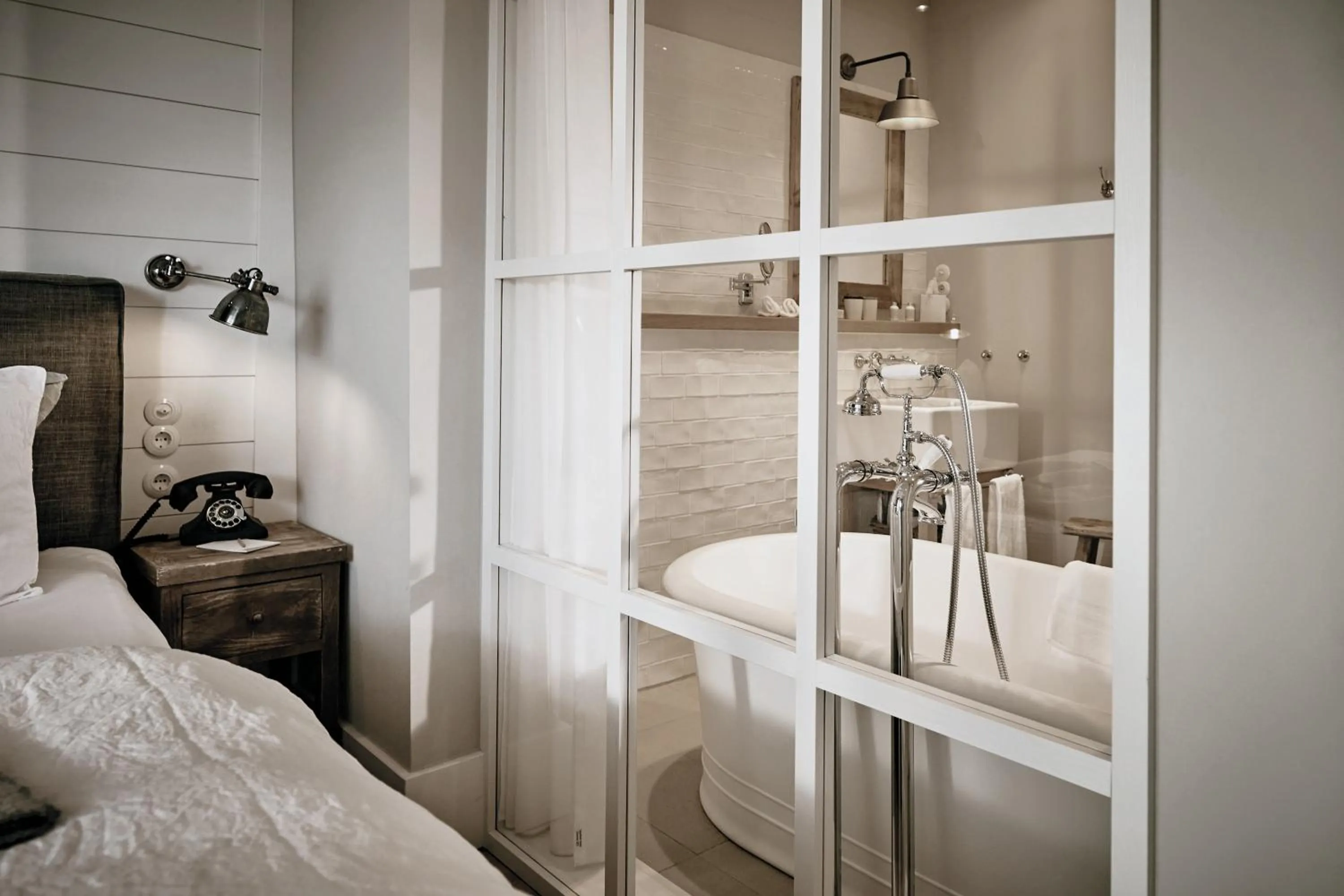 Bathroom, Bed in The Cozy Hotel & Lofts Timmendorfer Strand