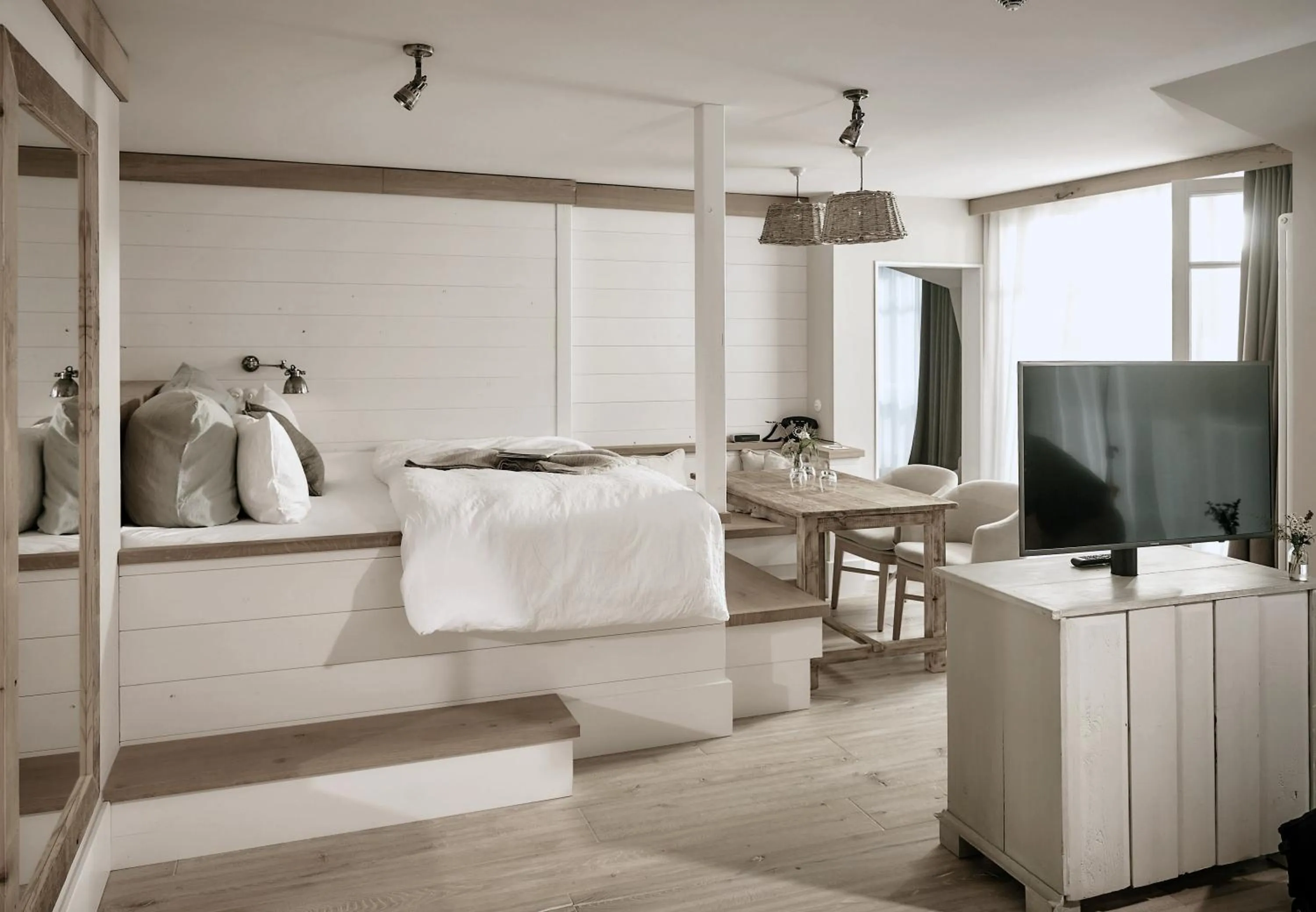 TV and multimedia in The Cozy Hotel & Lofts Timmendorfer Strand