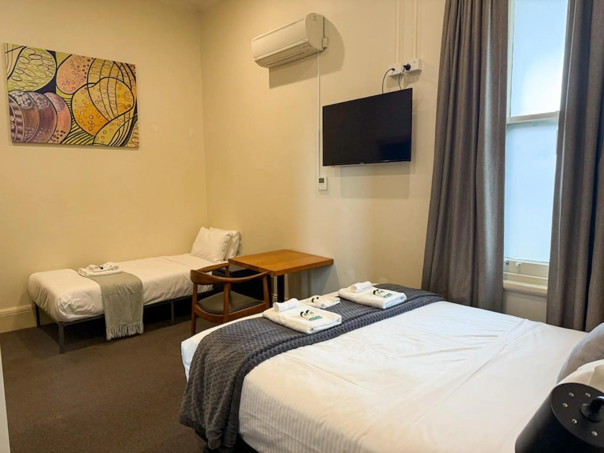 Bed in The Mile End Hotel