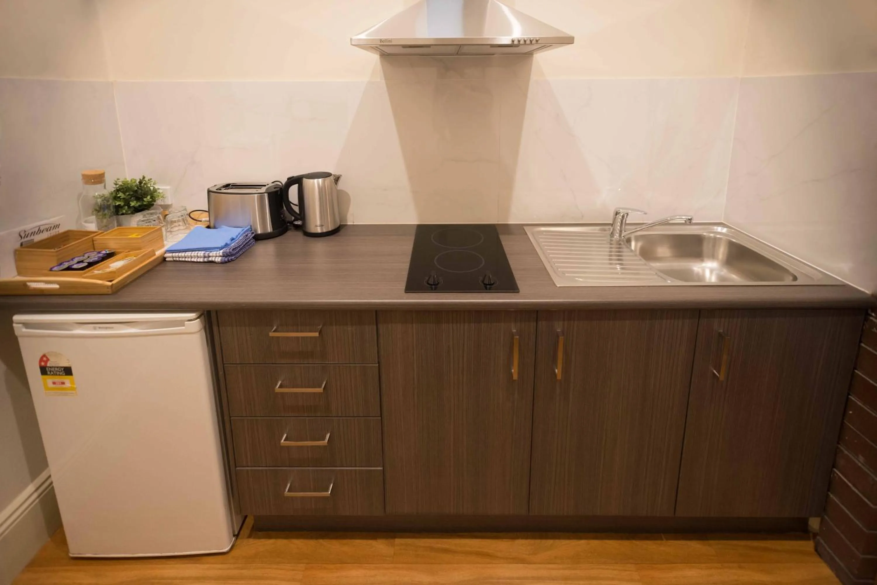 Kitchen or kitchenette in The Mile End Hotel