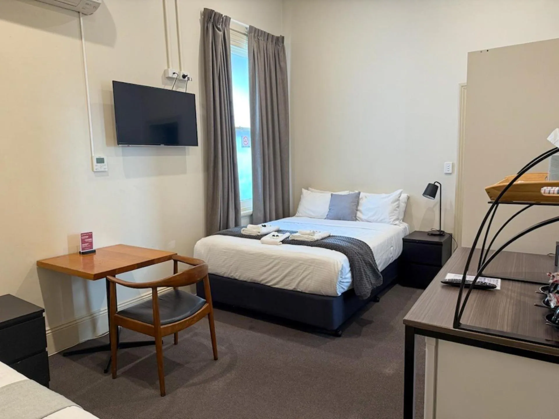 Bed in The Mile End Hotel