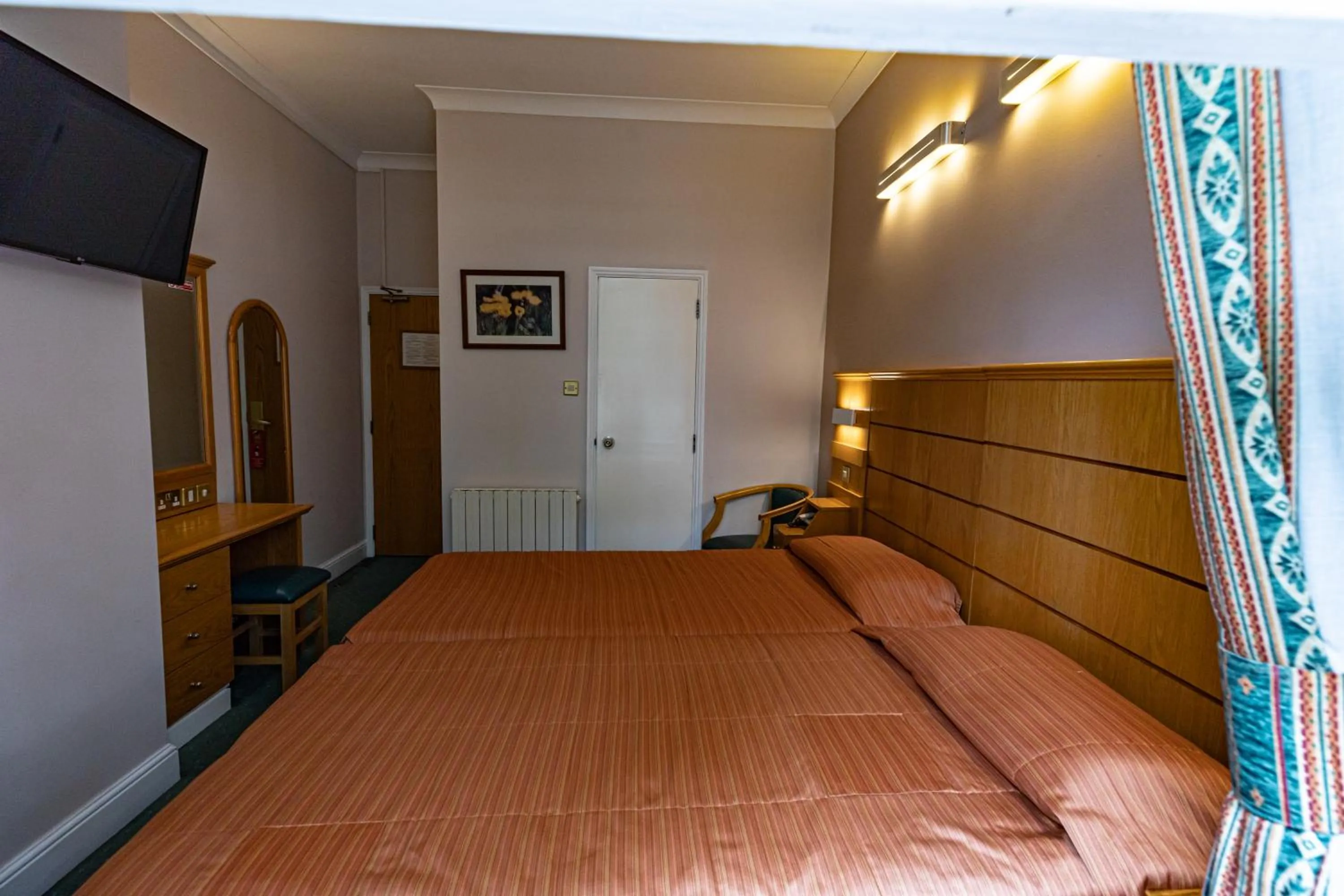 Bed in The Nayland Hotel