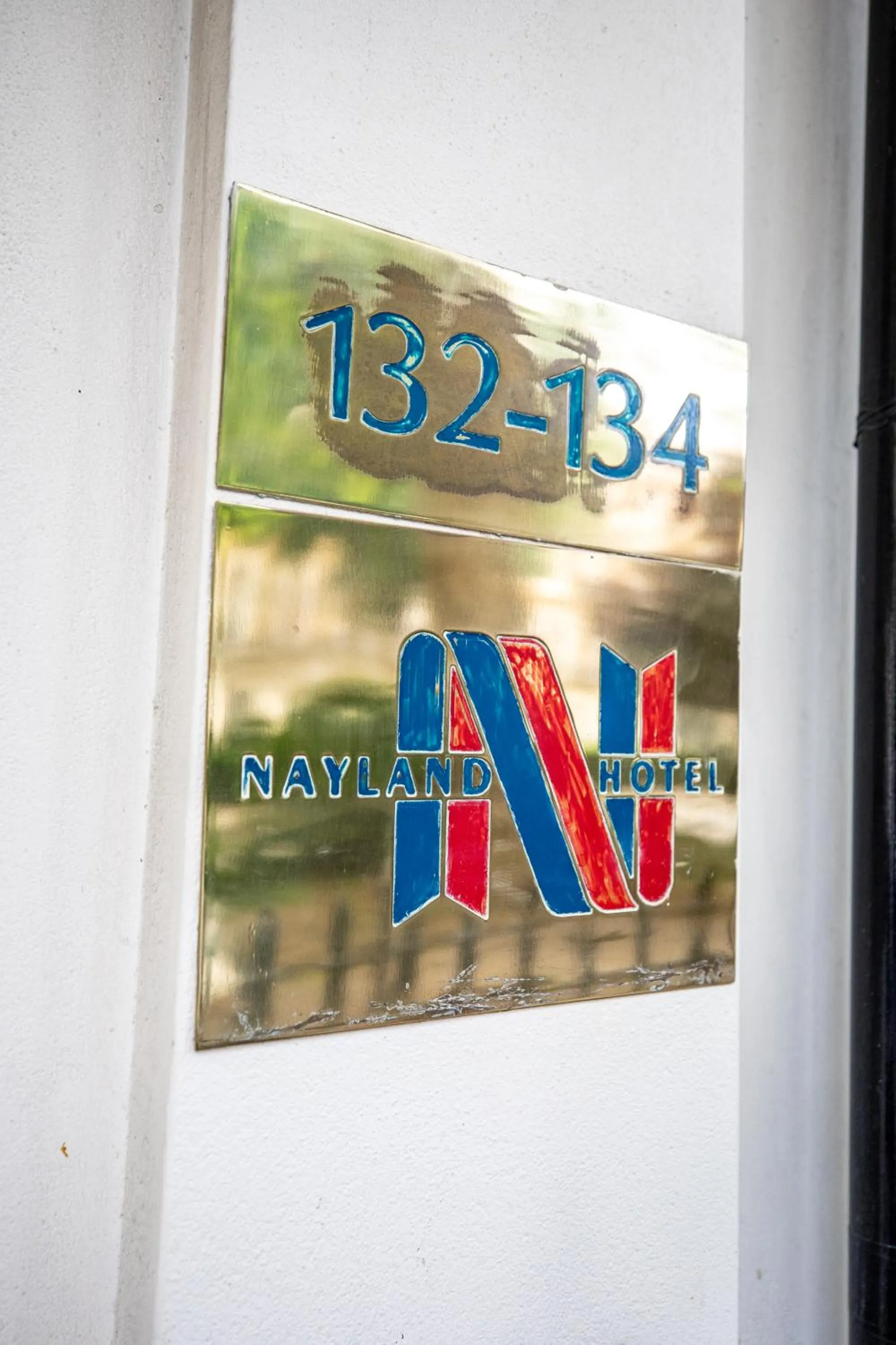 Facade/entrance in The Nayland Hotel