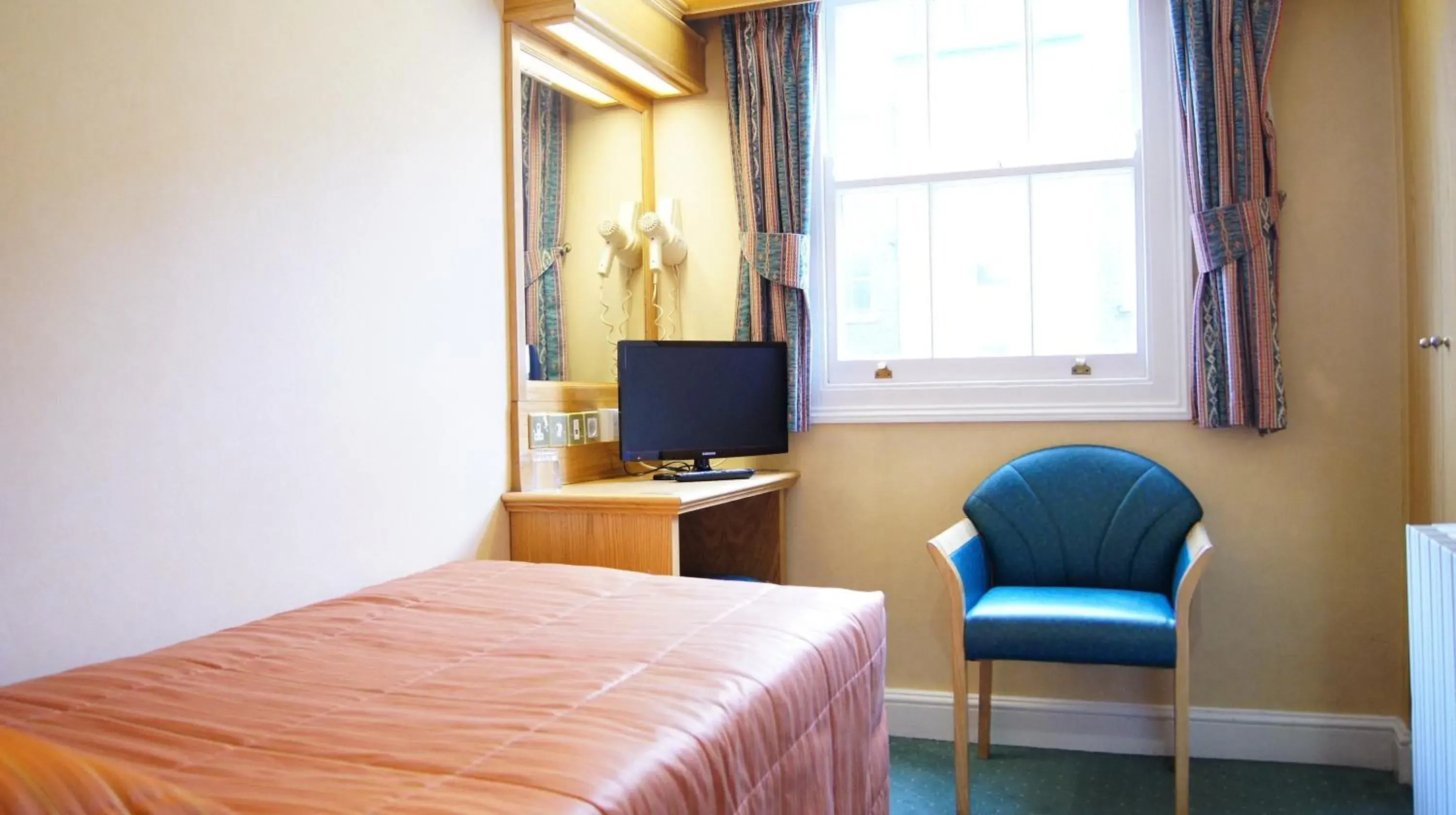 Single Room in The Nayland Hotel Single Room in The Nayland Hotel