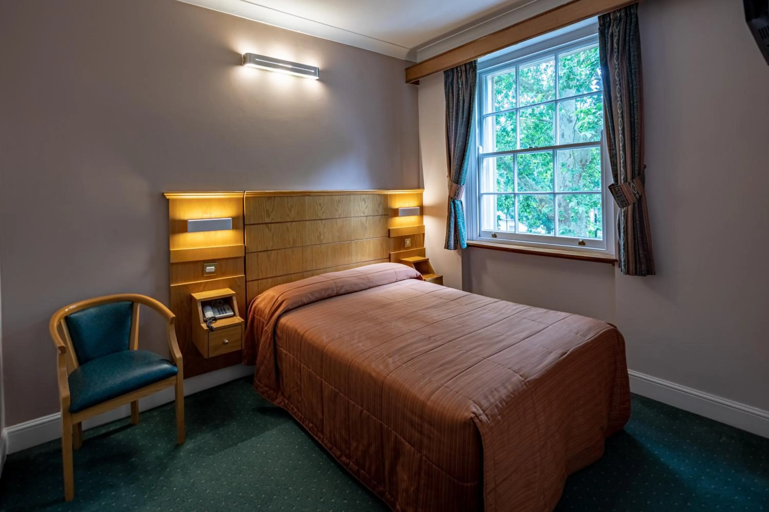 Bed in The Nayland Hotel