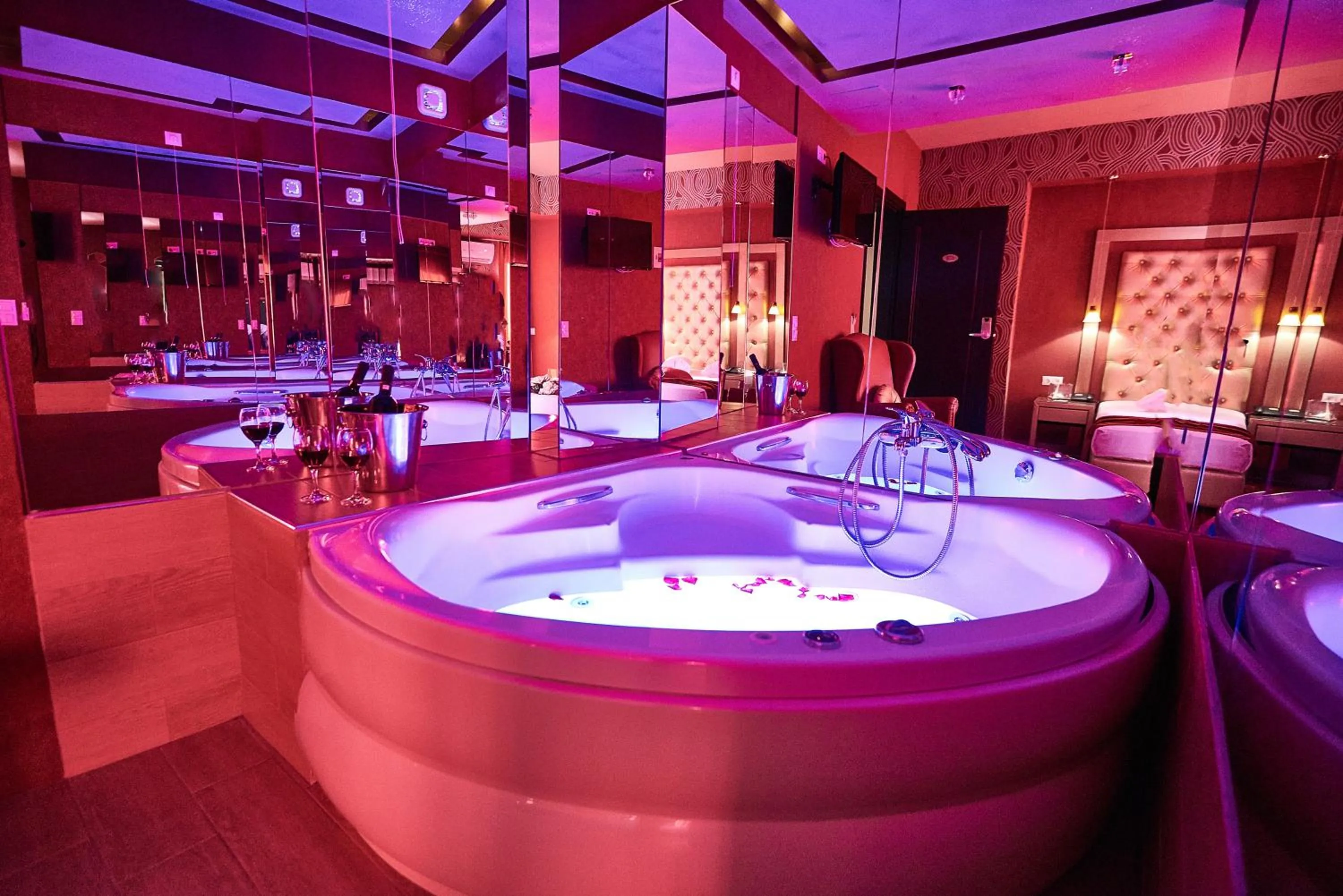 Bedroom in Atlantic Hotel