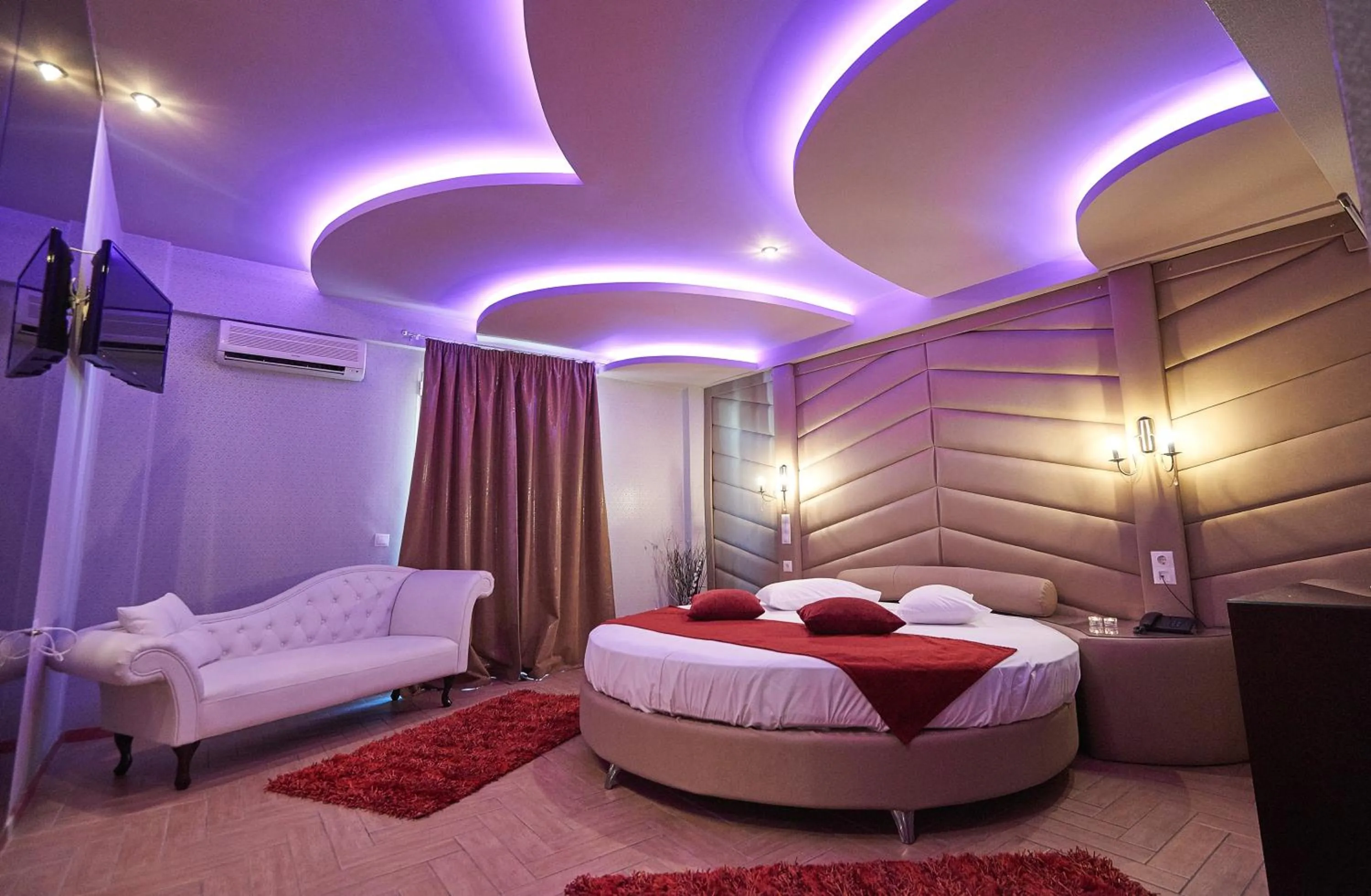 Bed in Atlantic Hotel