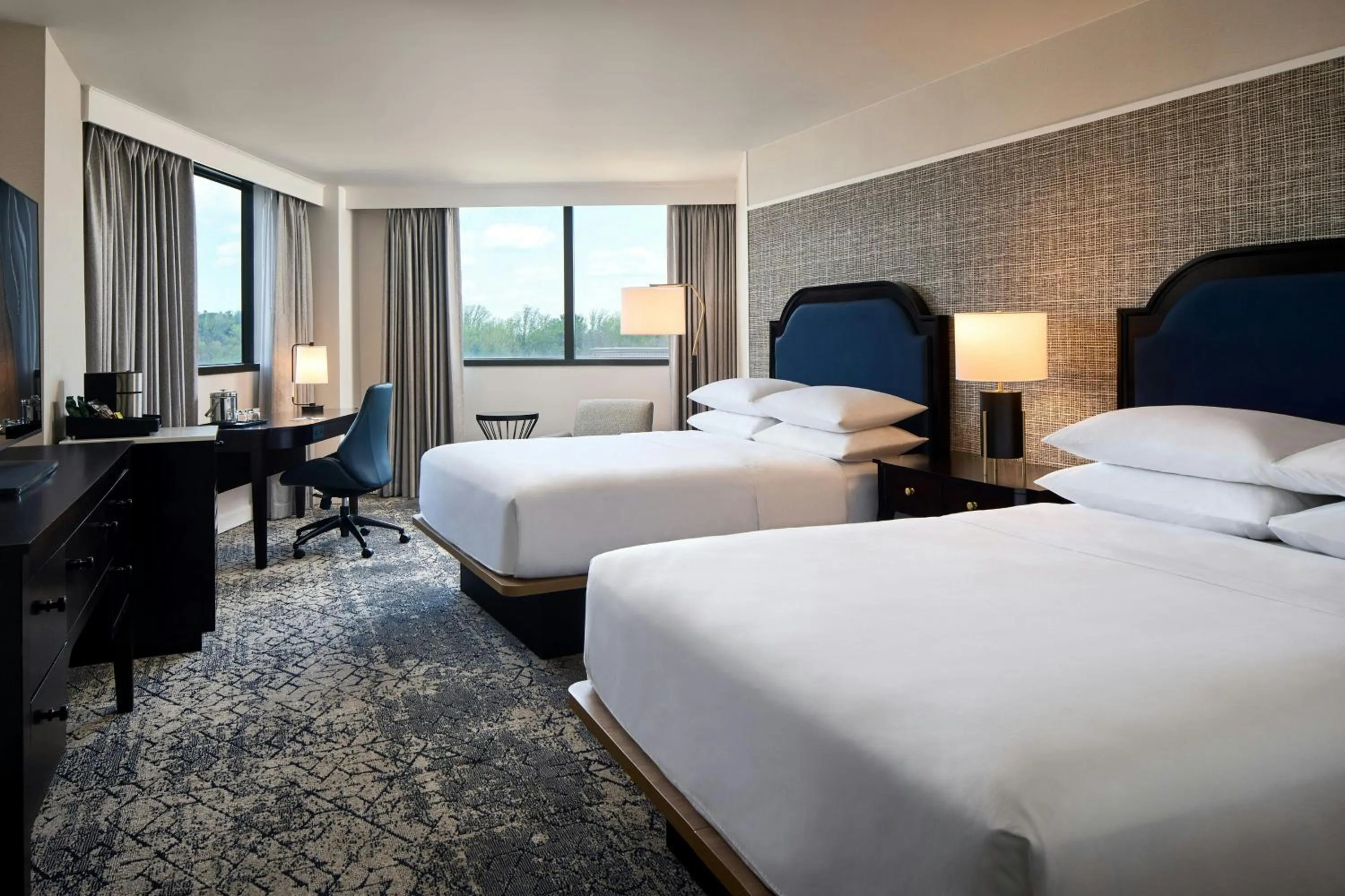 Bedroom, Bed in Sheraton Baltimore North