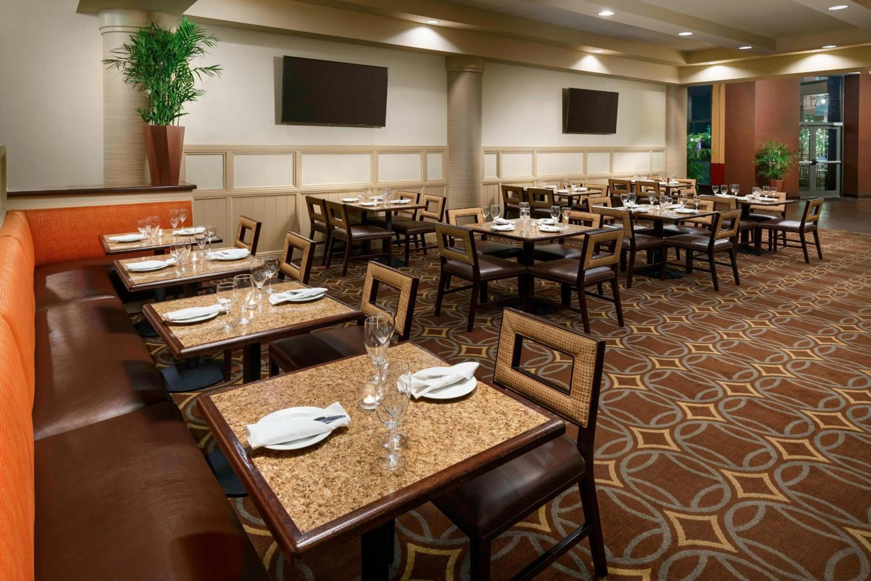 Restaurant/places to eat in Sheraton Baltimore North