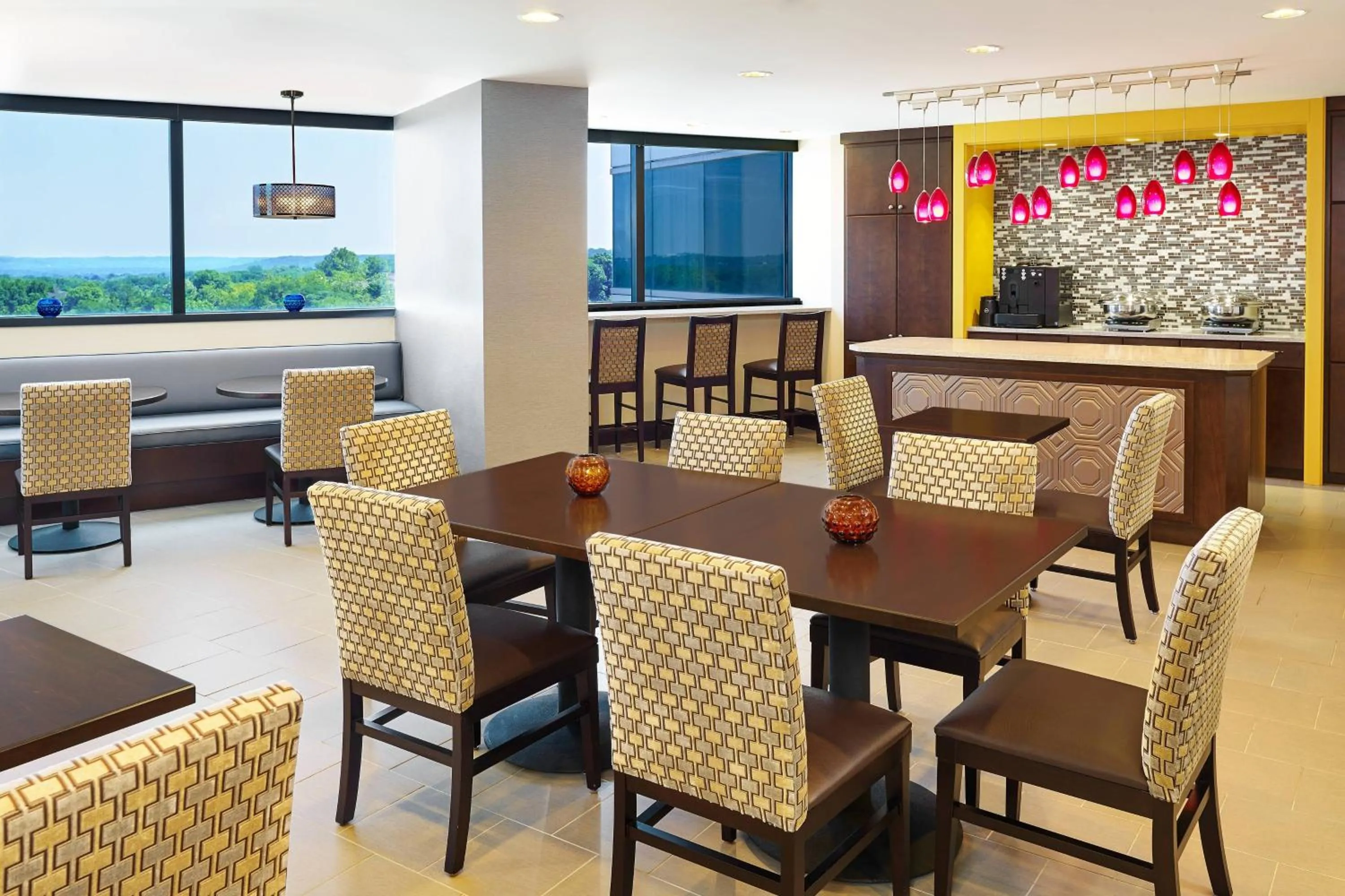 Lounge or bar in Sheraton Baltimore North