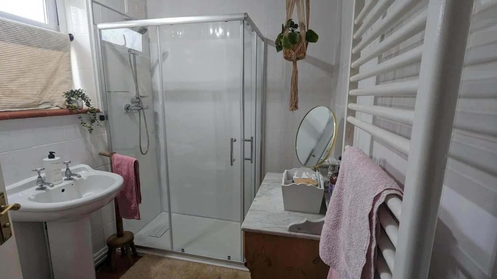 Hazler Lodge guest house