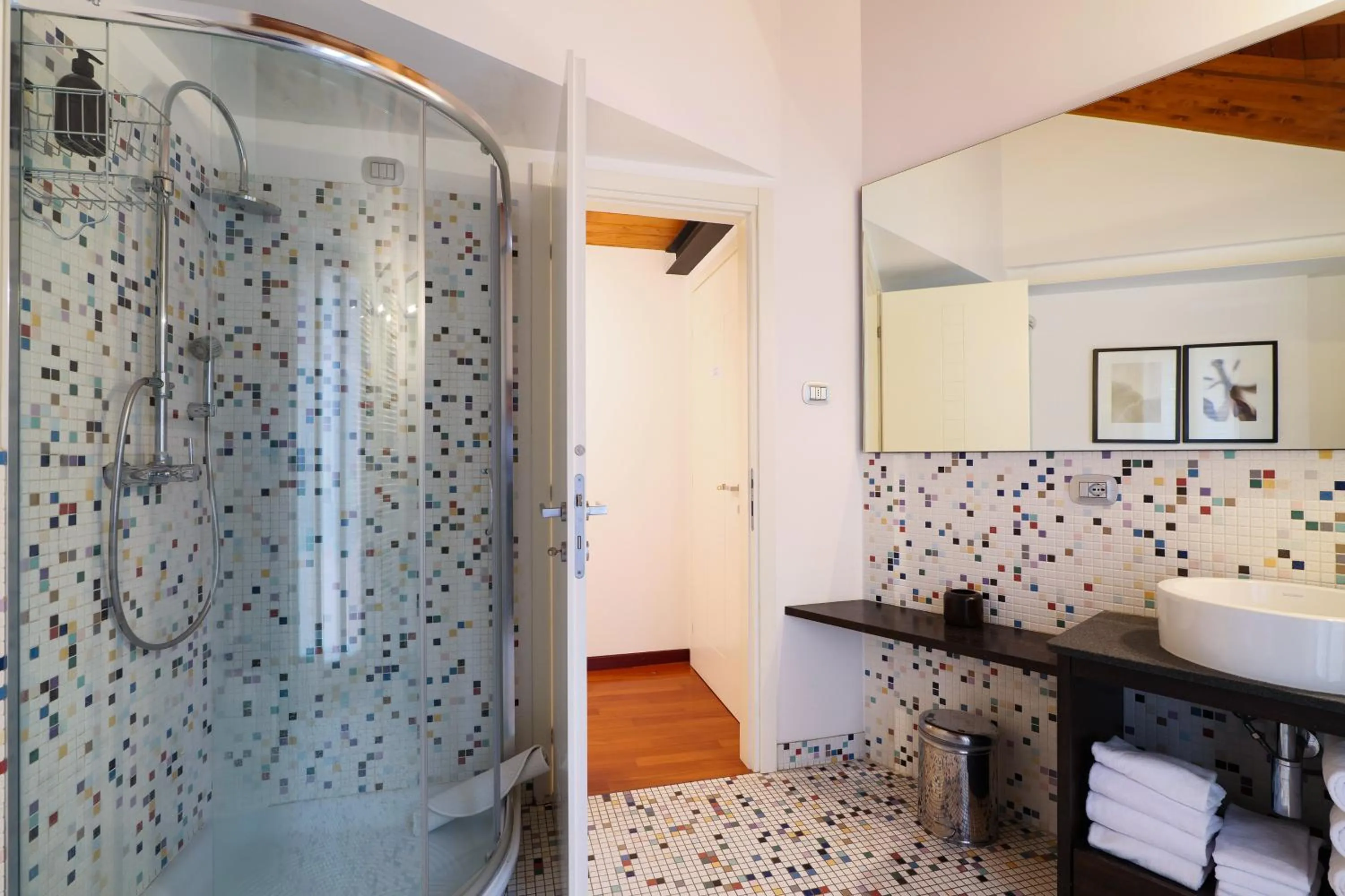 Bathroom in Nenè-Il Vicolo Apartments and Rooms