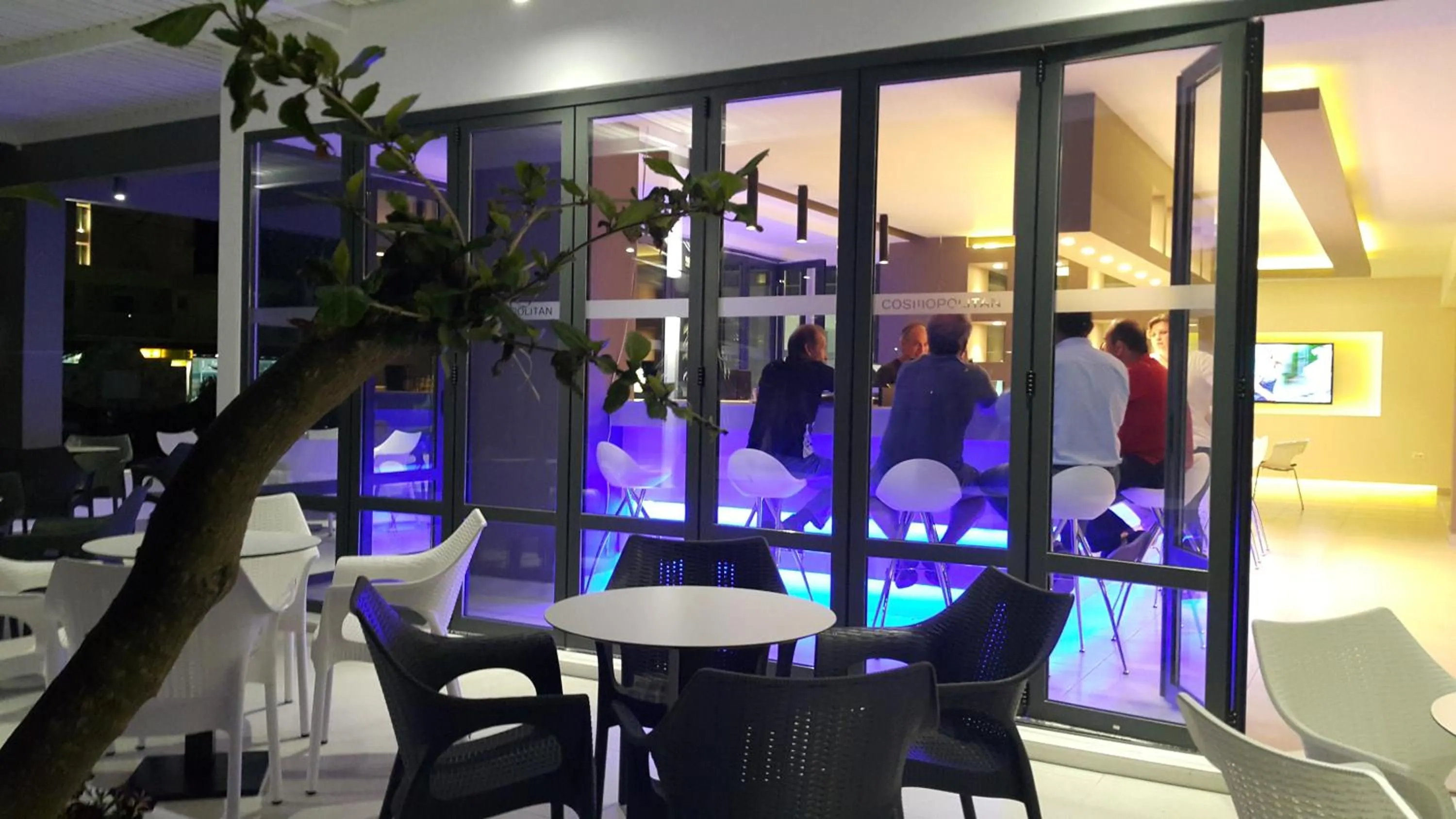 Lounge or bar in Cosmopolitan Hotel