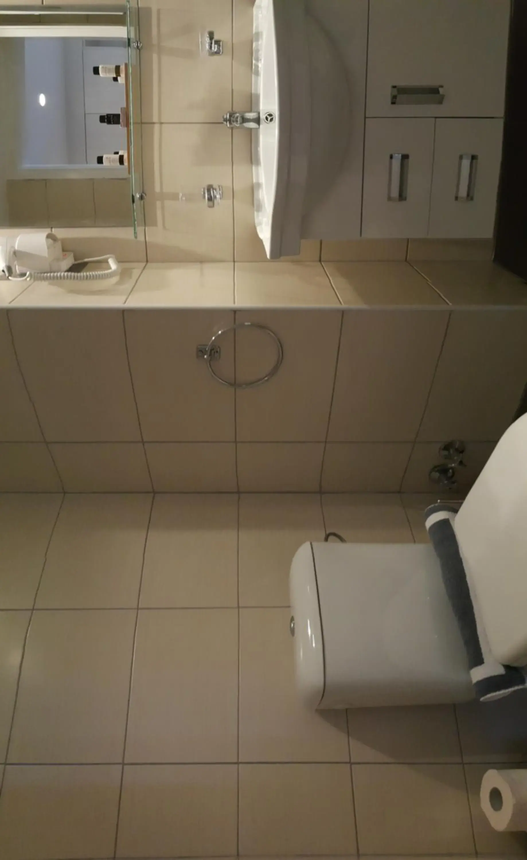 Double or Twin Room (2 Adults + 1 Child) in Cosmopolitan Hotel Double or Twin Room (2 Adults + 1 Child) in Cosmopolitan Hotel