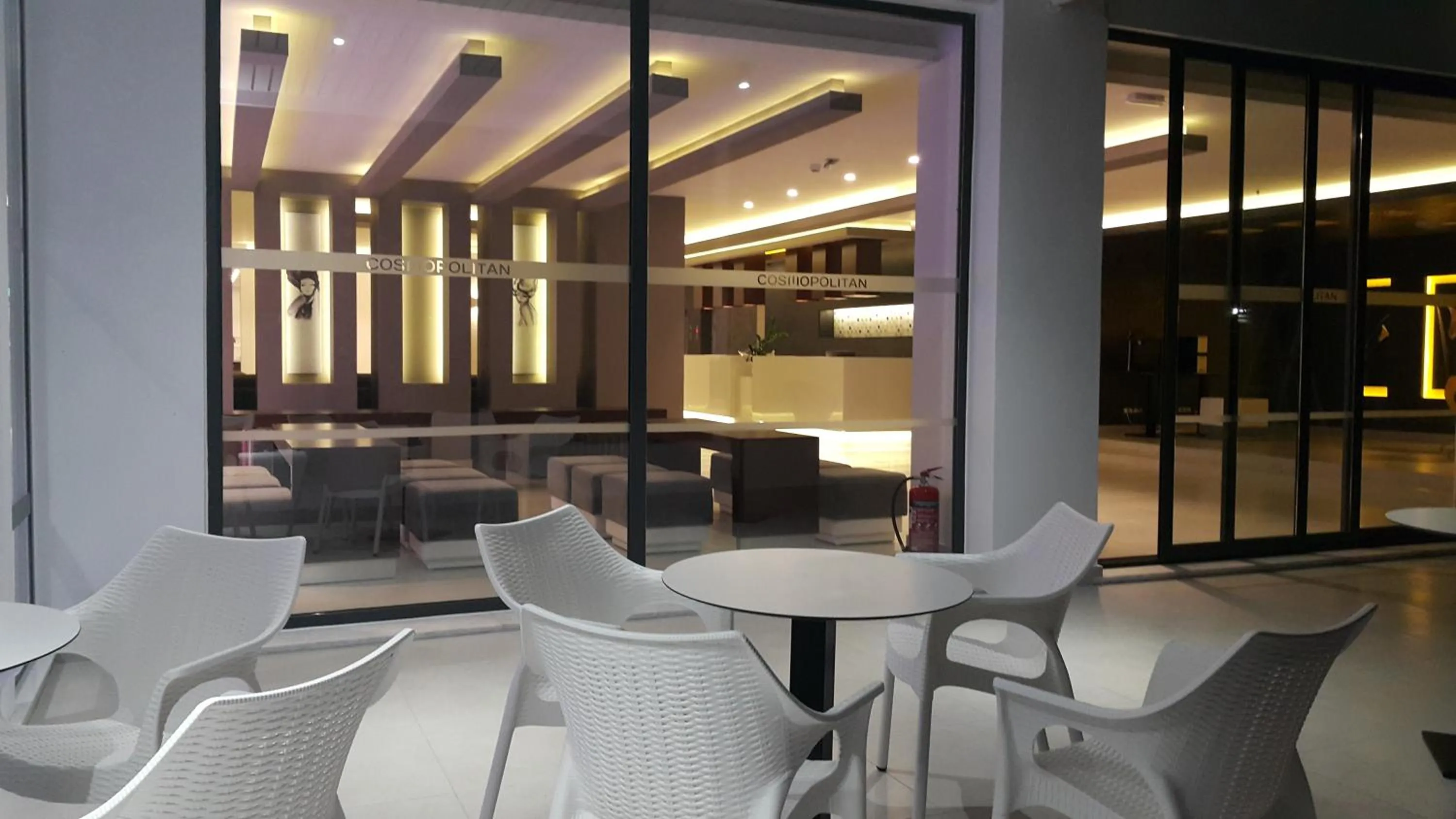 Lounge or bar in Cosmopolitan Hotel