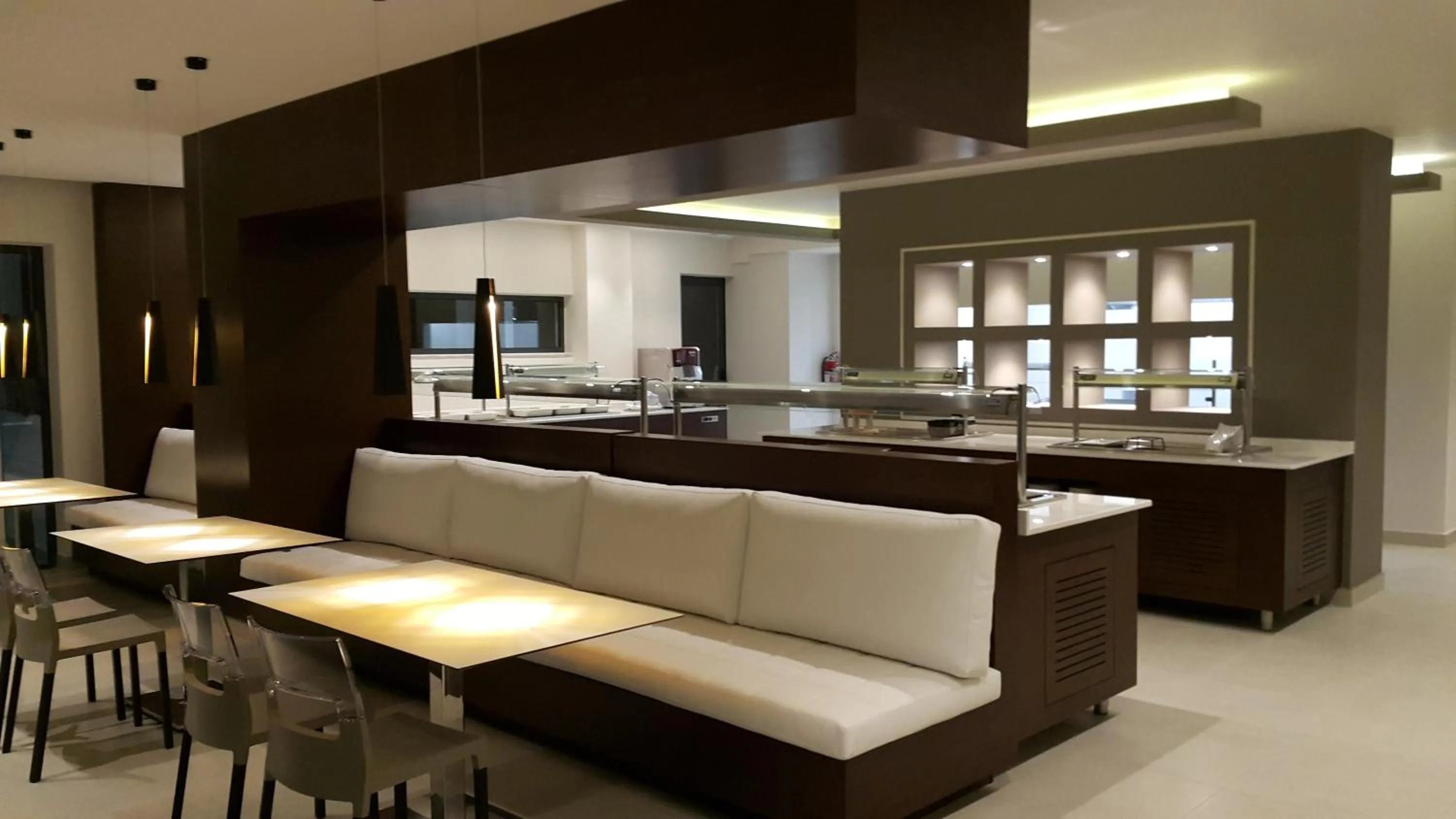 Restaurant/places to eat in Cosmopolitan Hotel