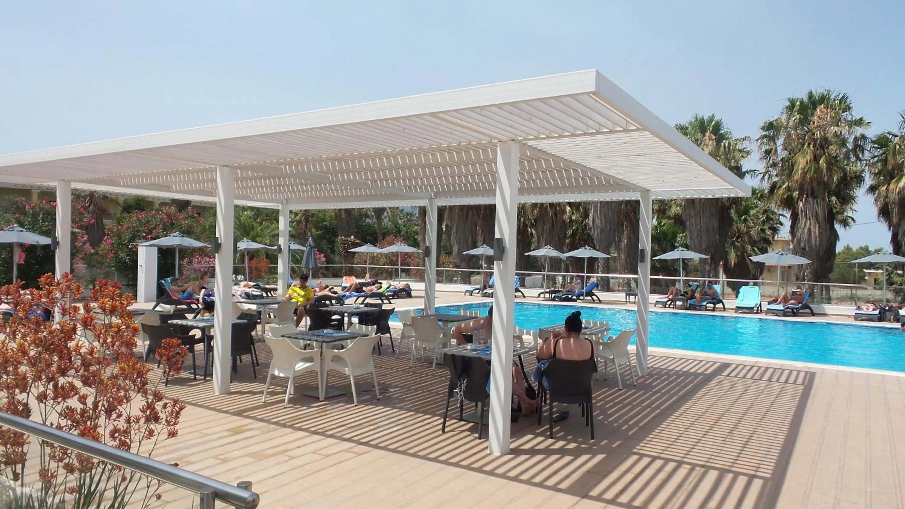 Swimming pool in Cosmopolitan Hotel