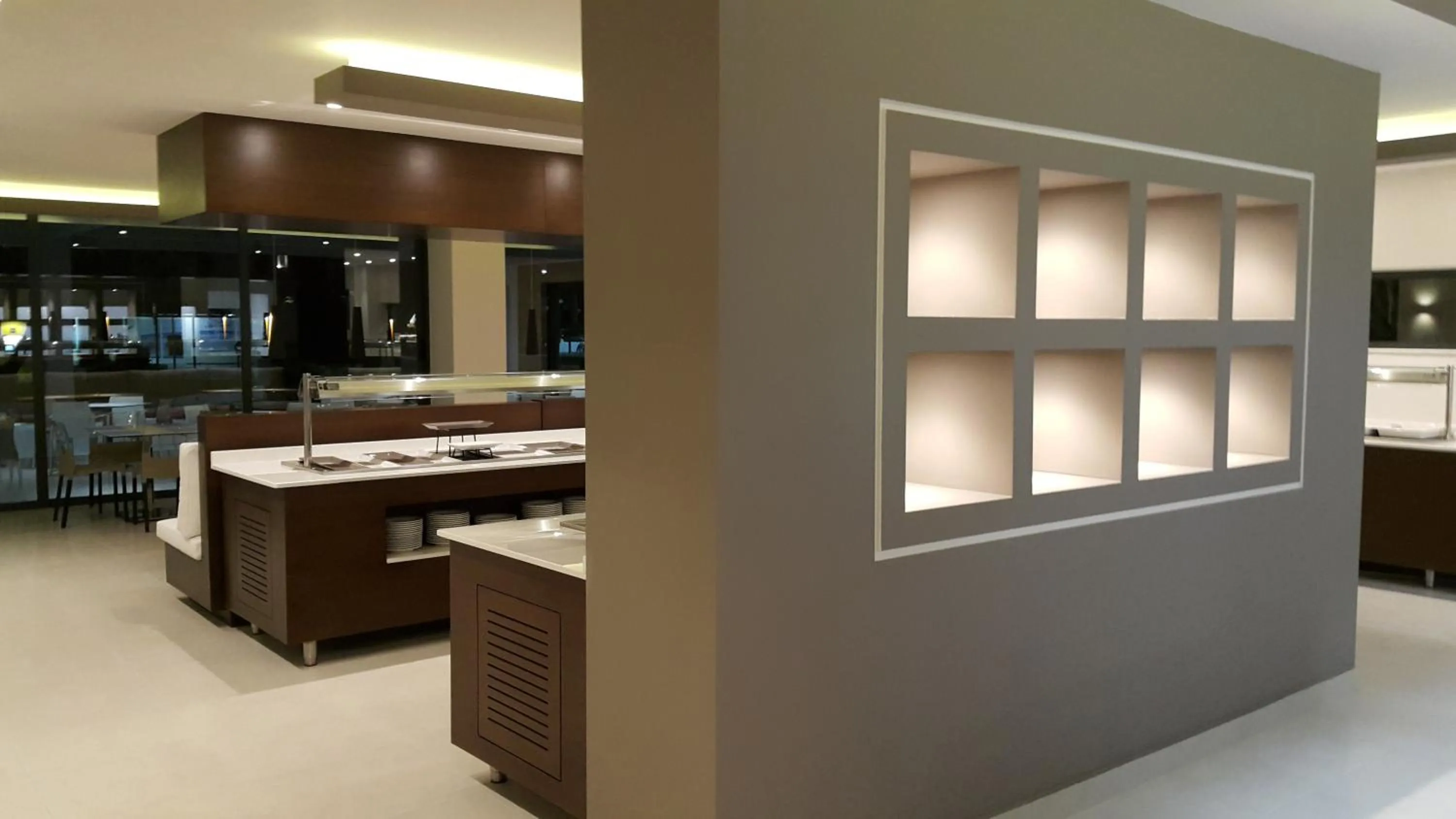 Restaurant/places to eat in Cosmopolitan Hotel