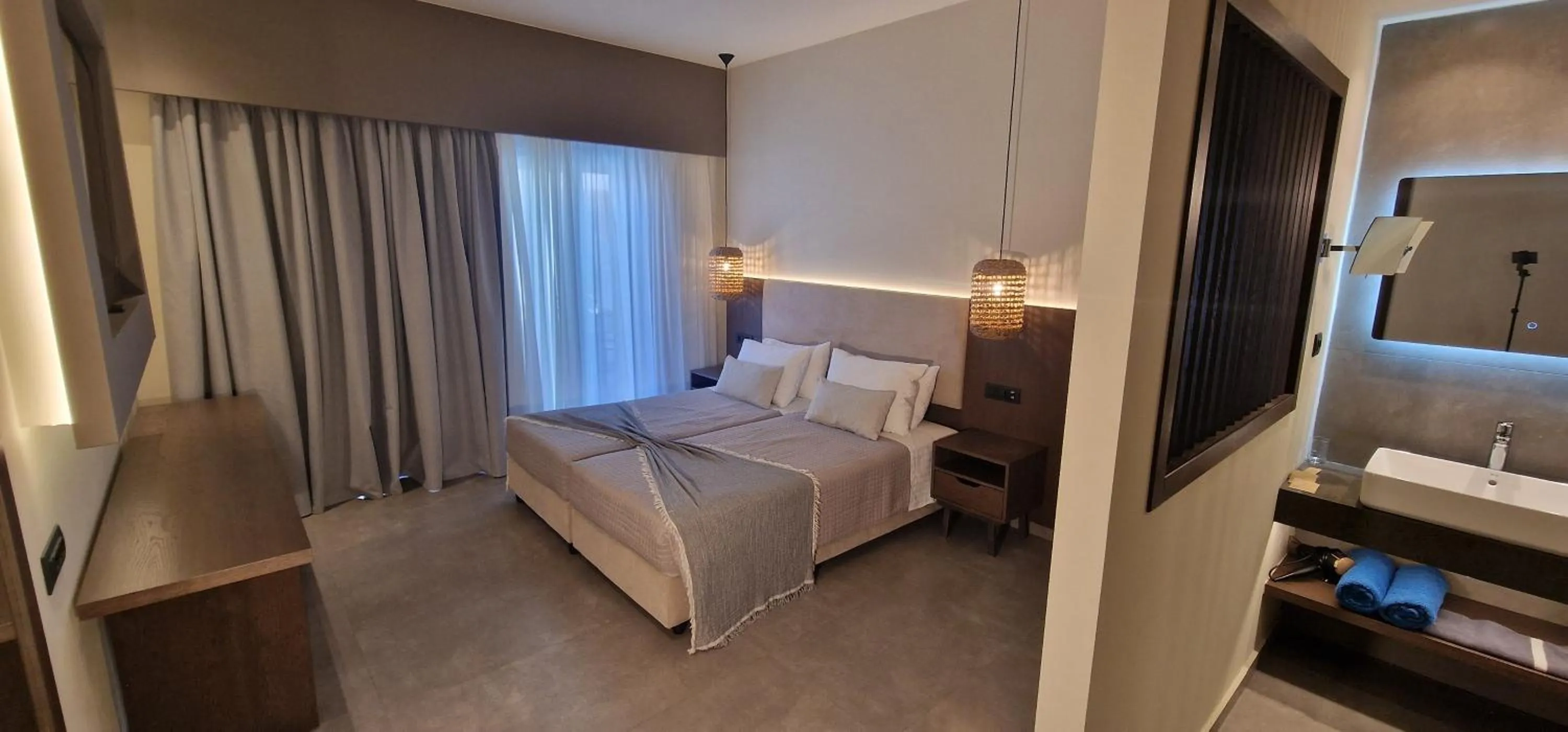 Bed in Cosmopolitan Hotel